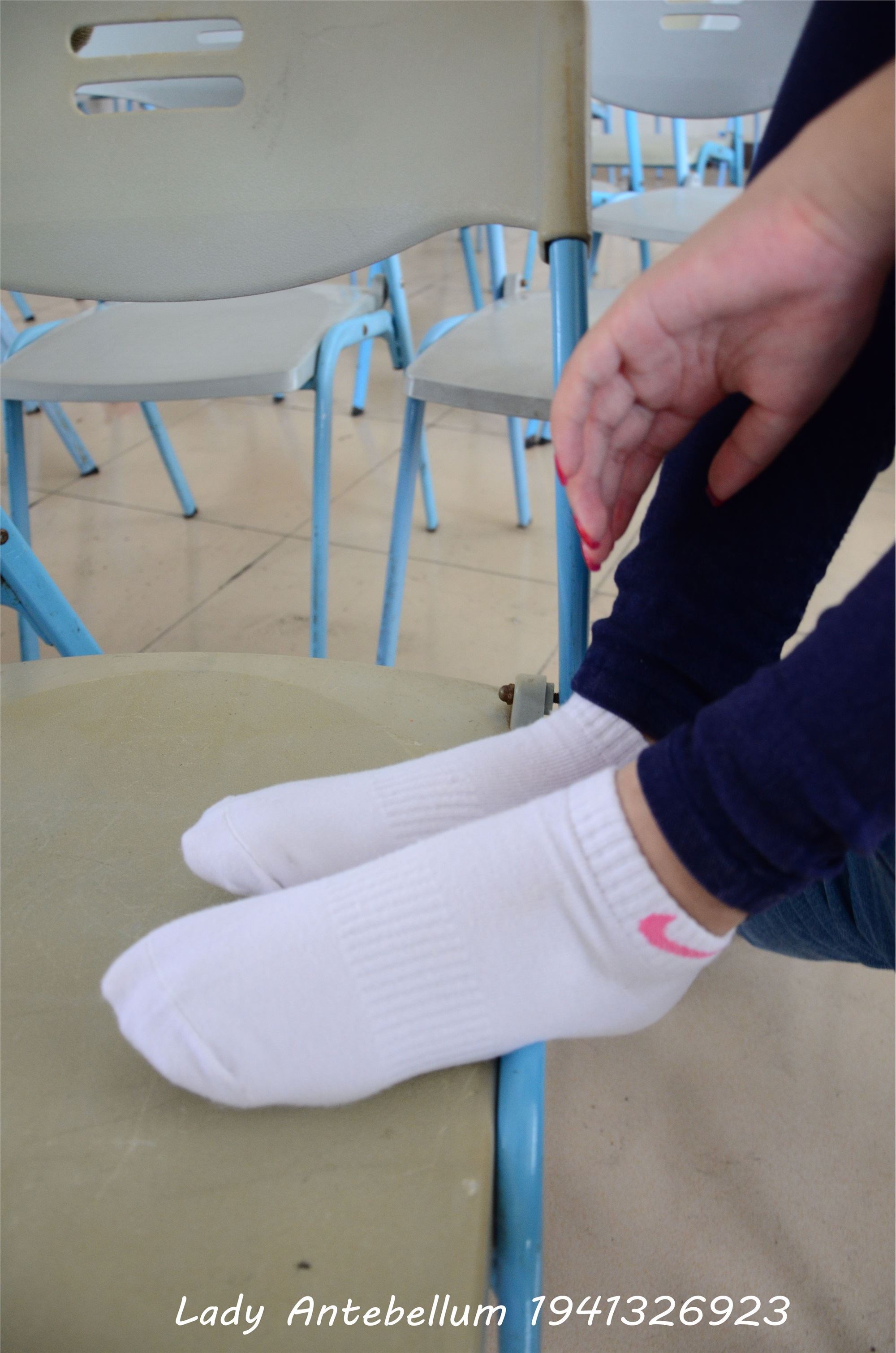 战前女神  恋足美腿棉袜女神级摄影套图 067