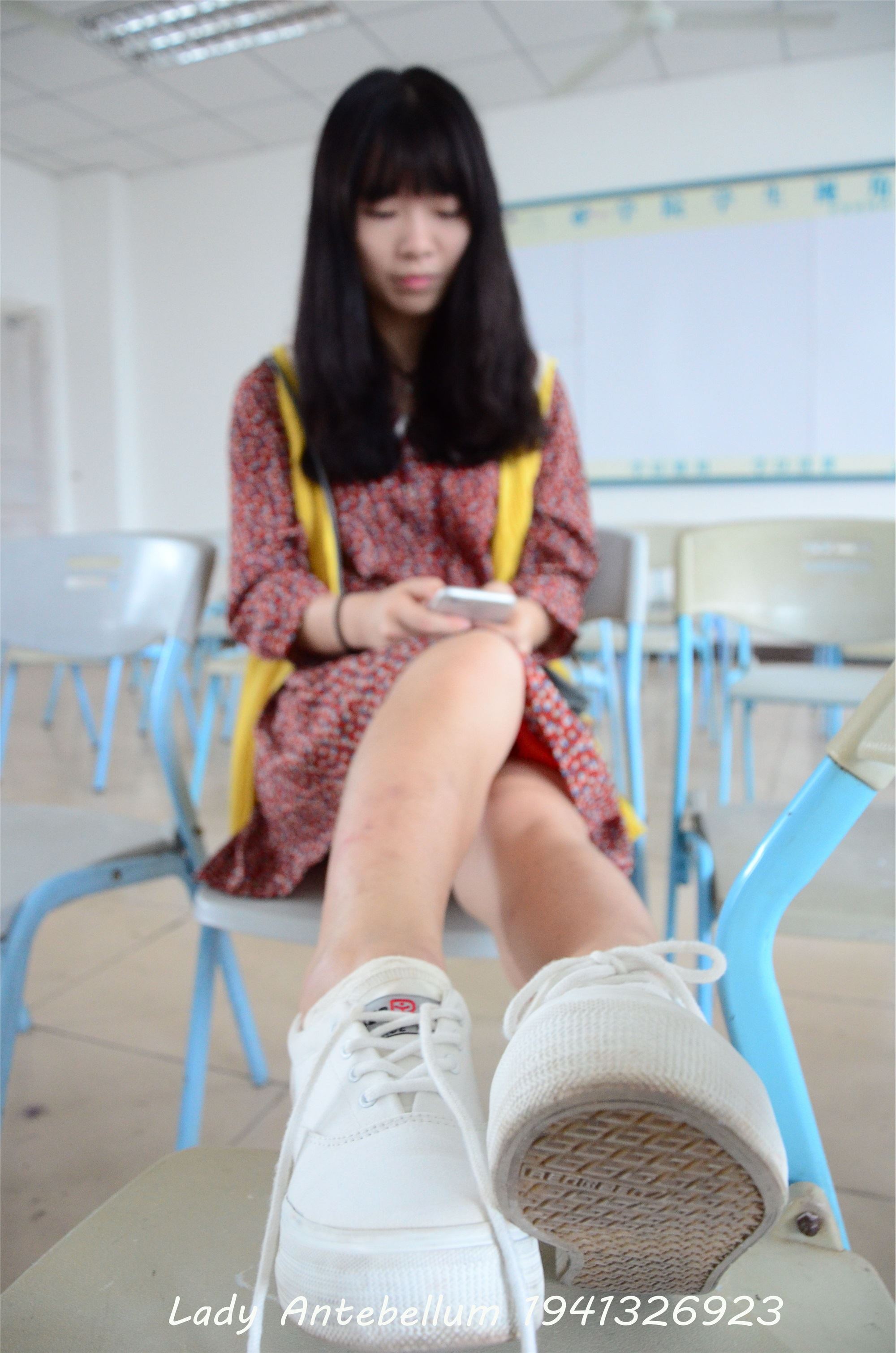 战前女神  恋足美腿棉袜女神级摄影套图 069