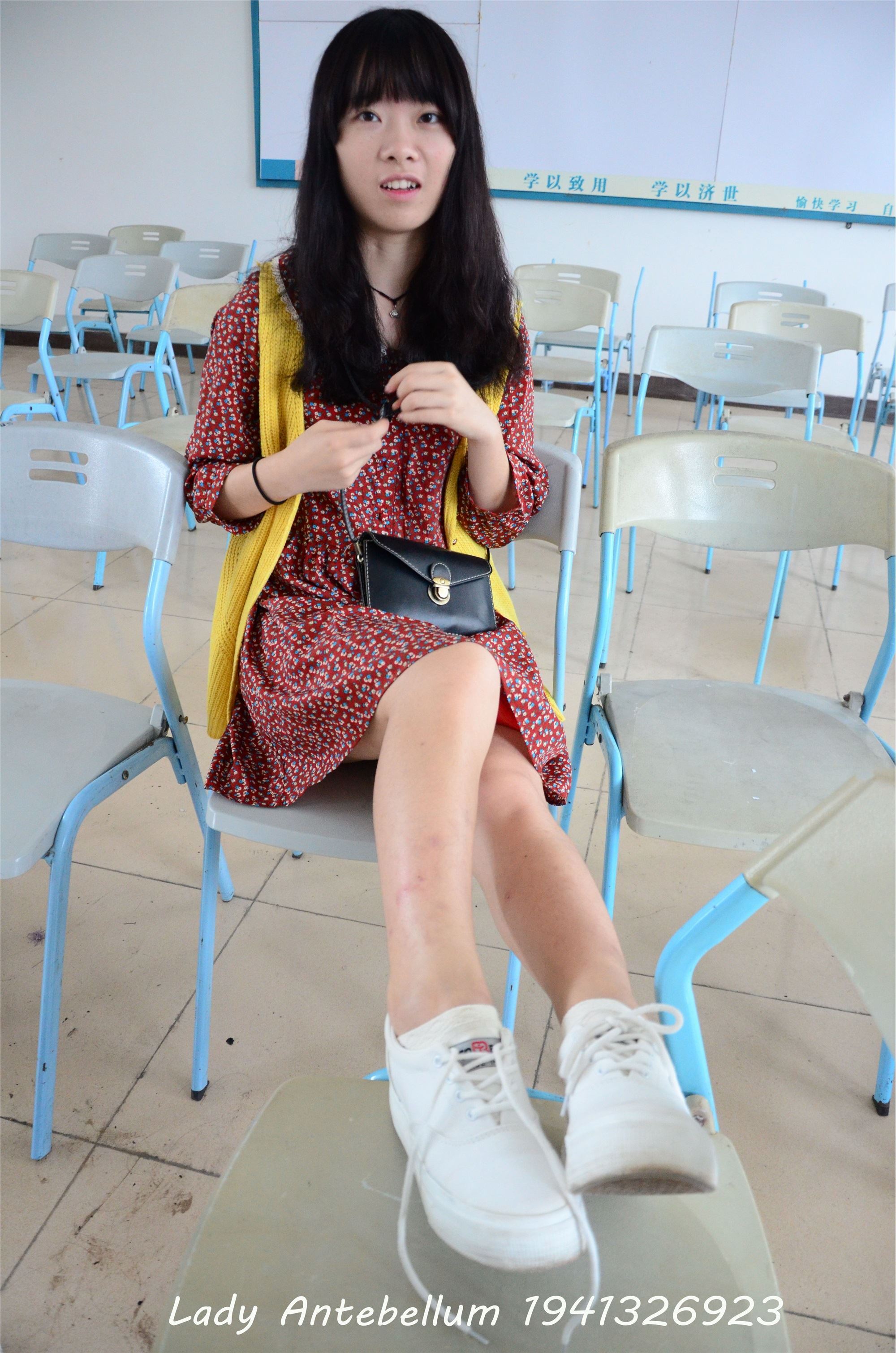 战前女神  恋足美腿棉袜女神级摄影套图 069