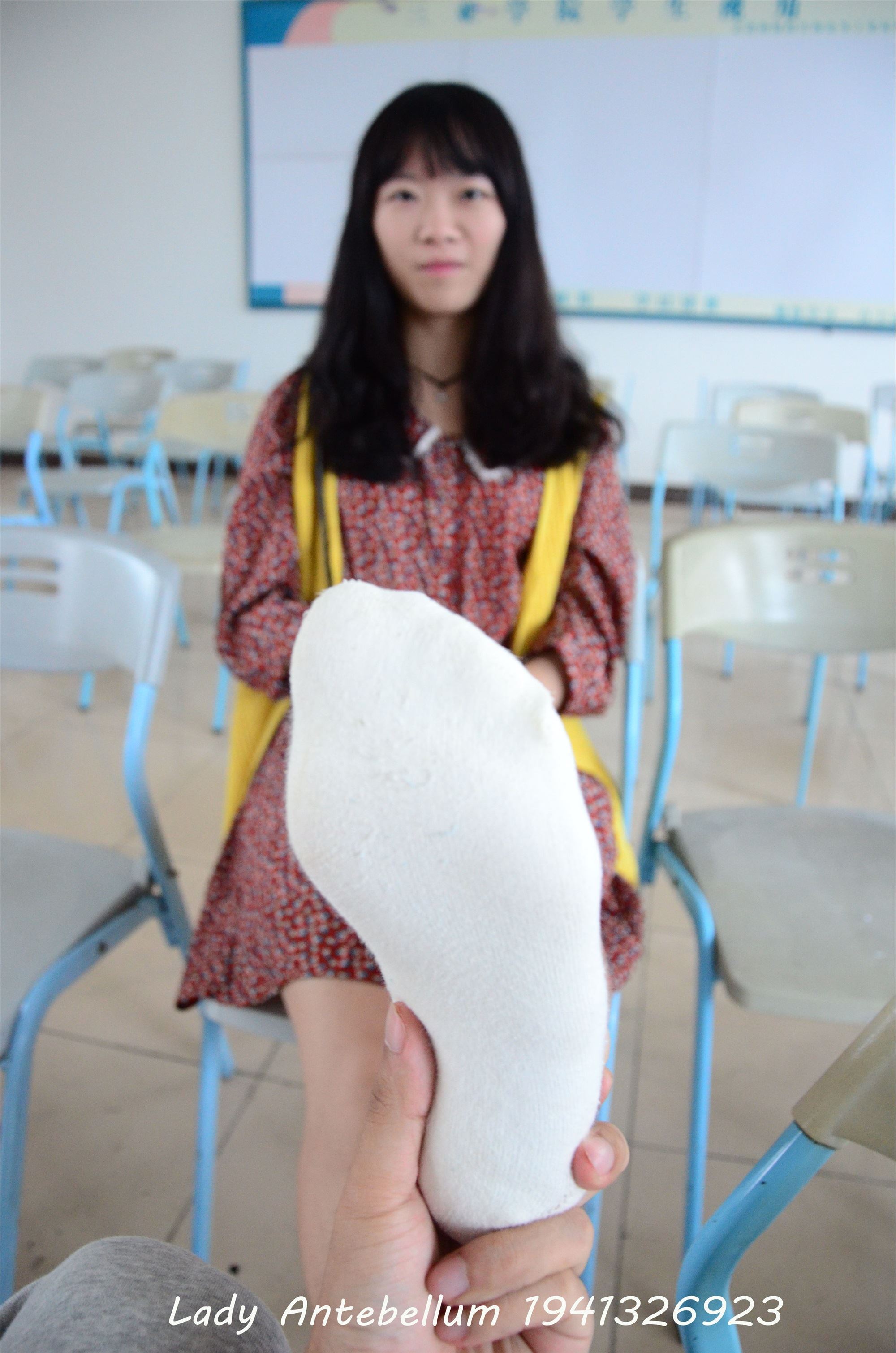 战前女神  恋足美腿棉袜女神级摄影套图 069