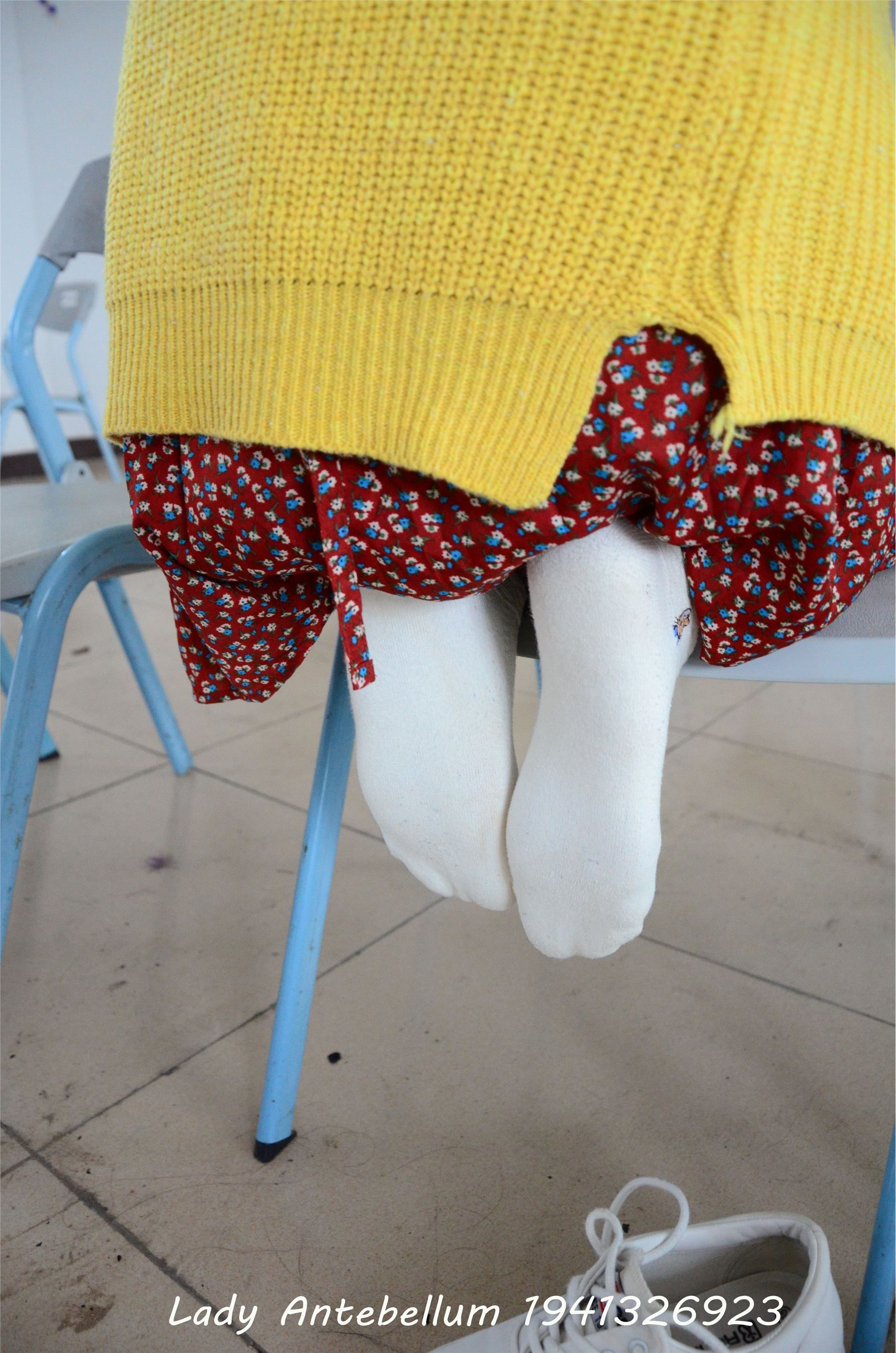 战前女神  恋足美腿棉袜女神级摄影套图 069