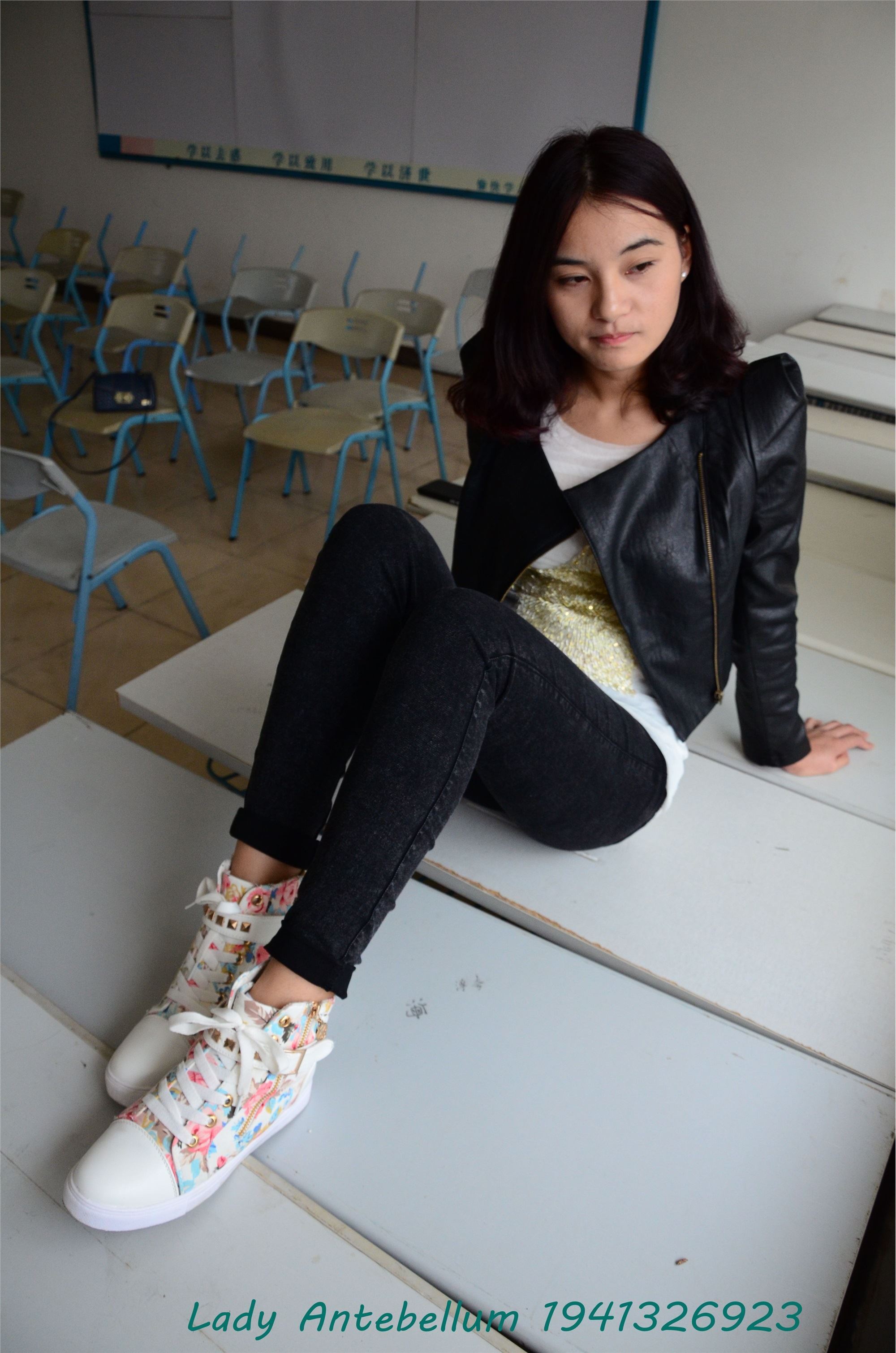 战前女神  恋足美腿棉袜女神级摄影套图 070