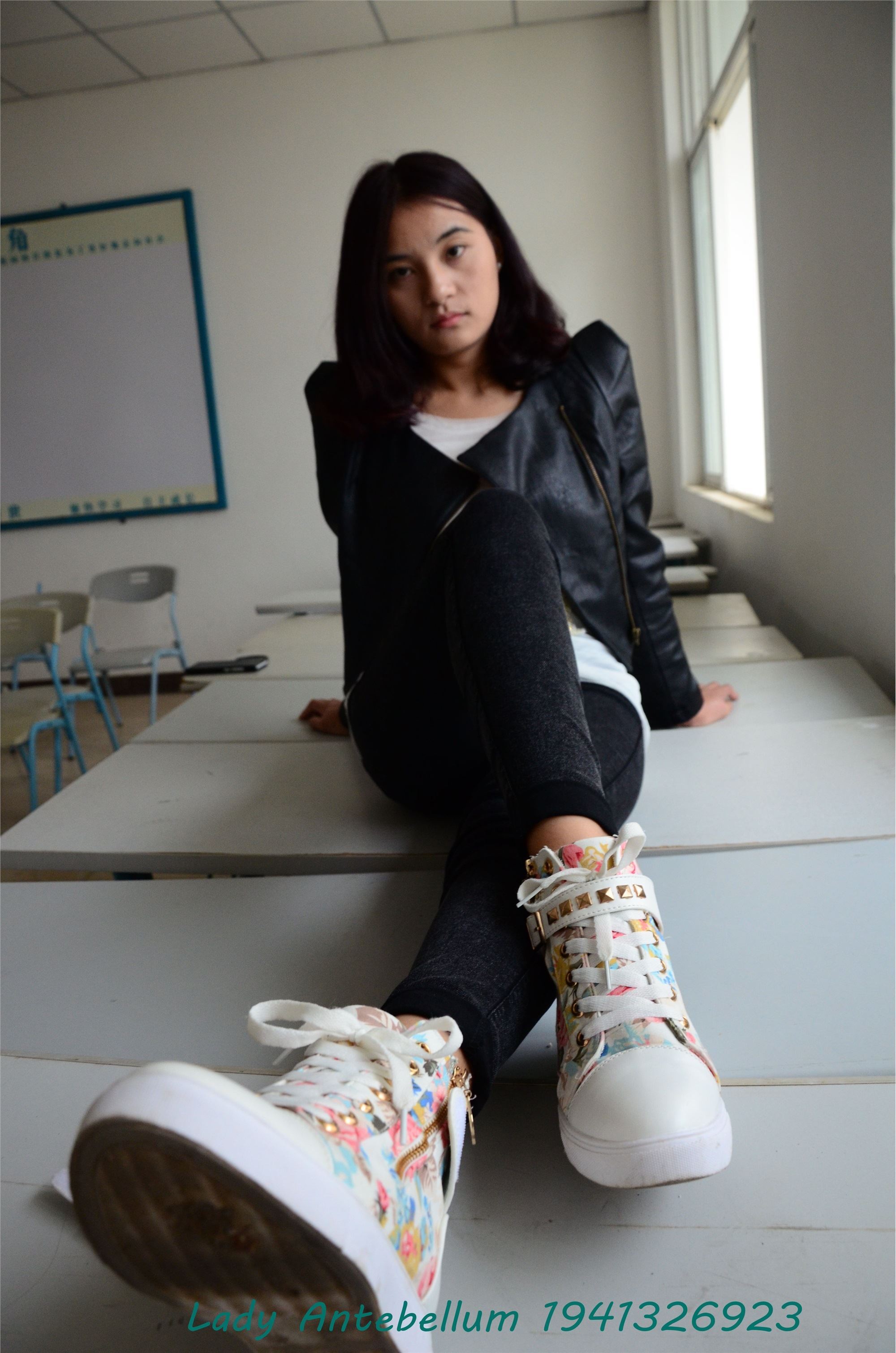 战前女神  恋足美腿棉袜女神级摄影套图 070