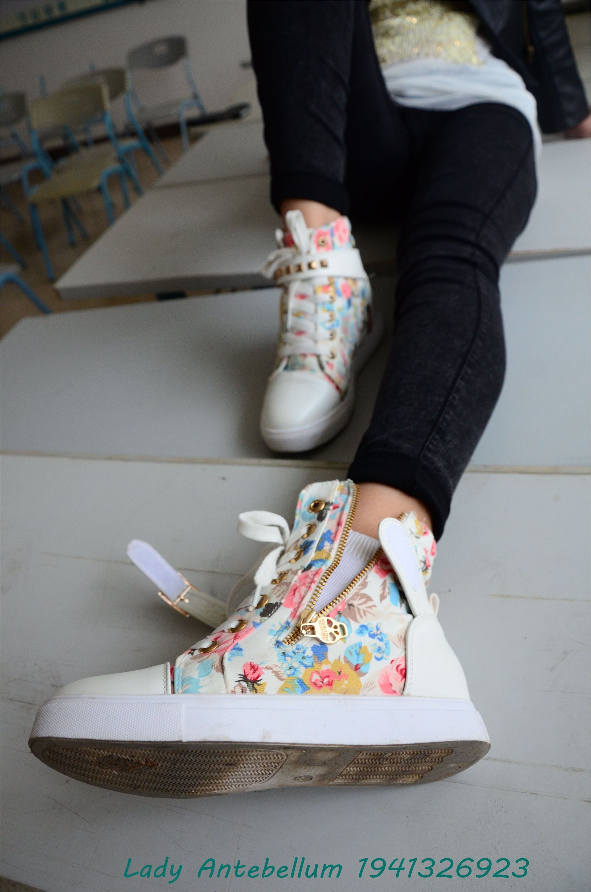 战前女神  恋足美腿棉袜女神级摄影套图 070