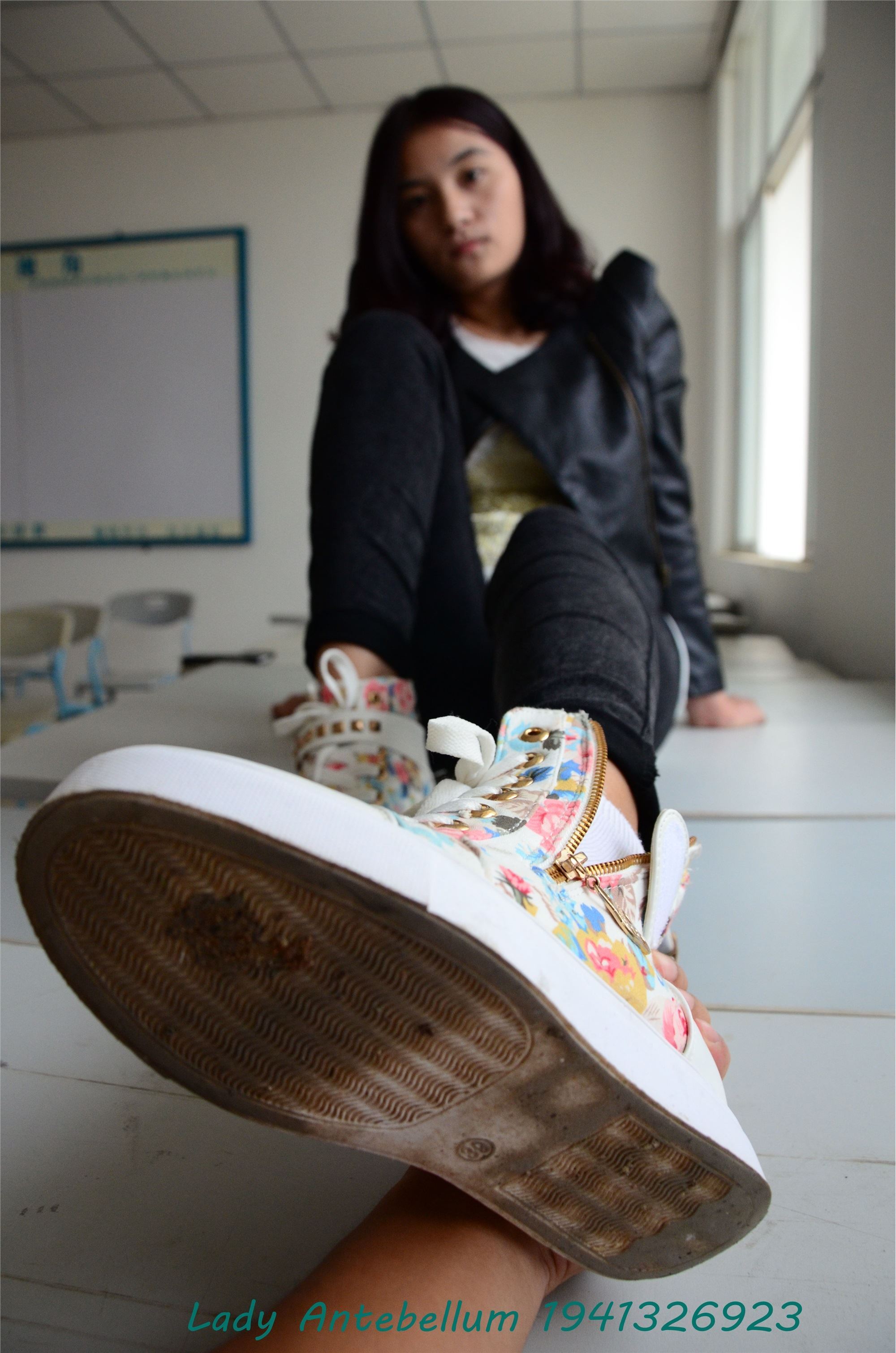 战前女神  恋足美腿棉袜女神级摄影套图 070