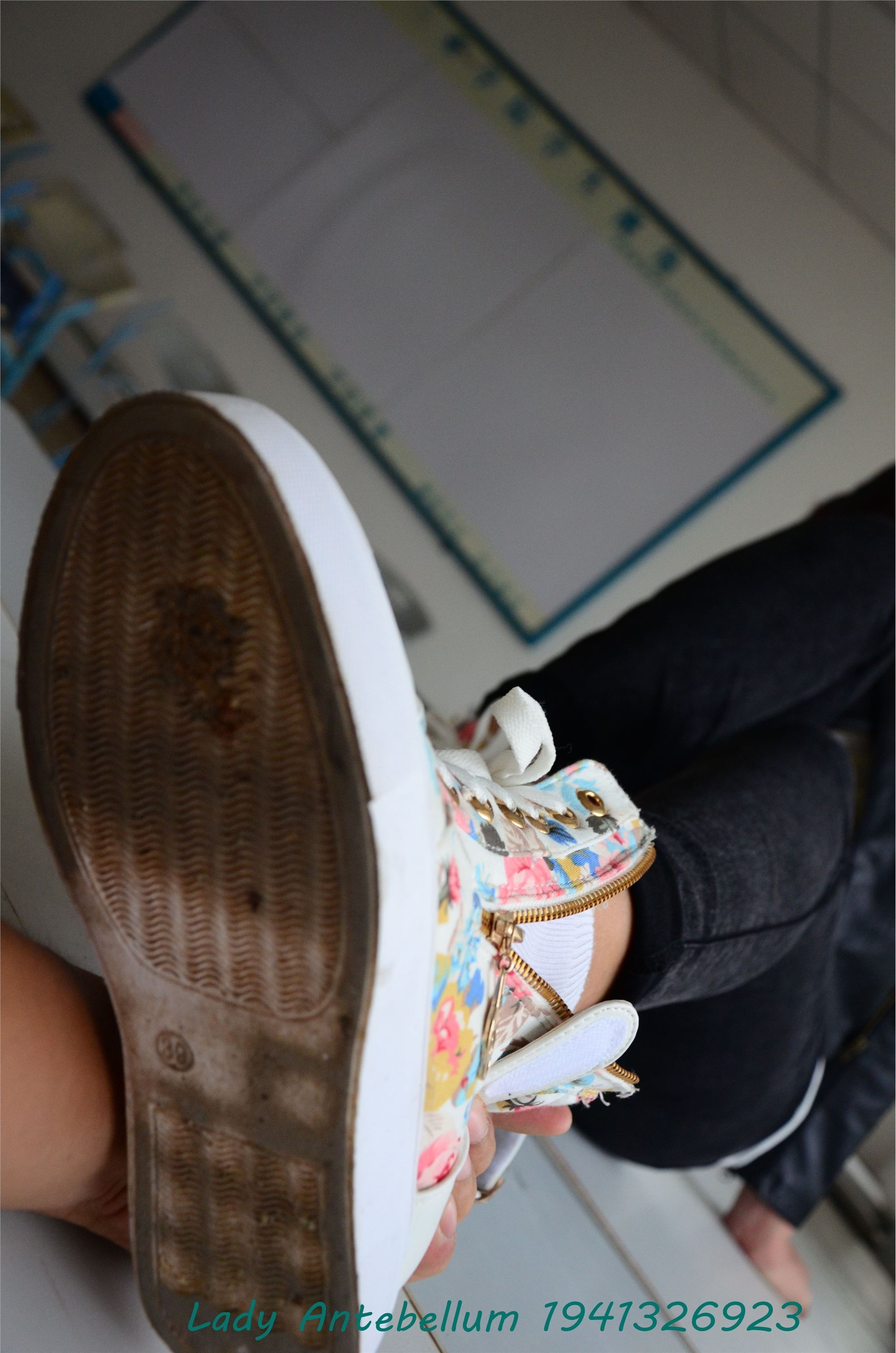 战前女神  恋足美腿棉袜女神级摄影套图 070