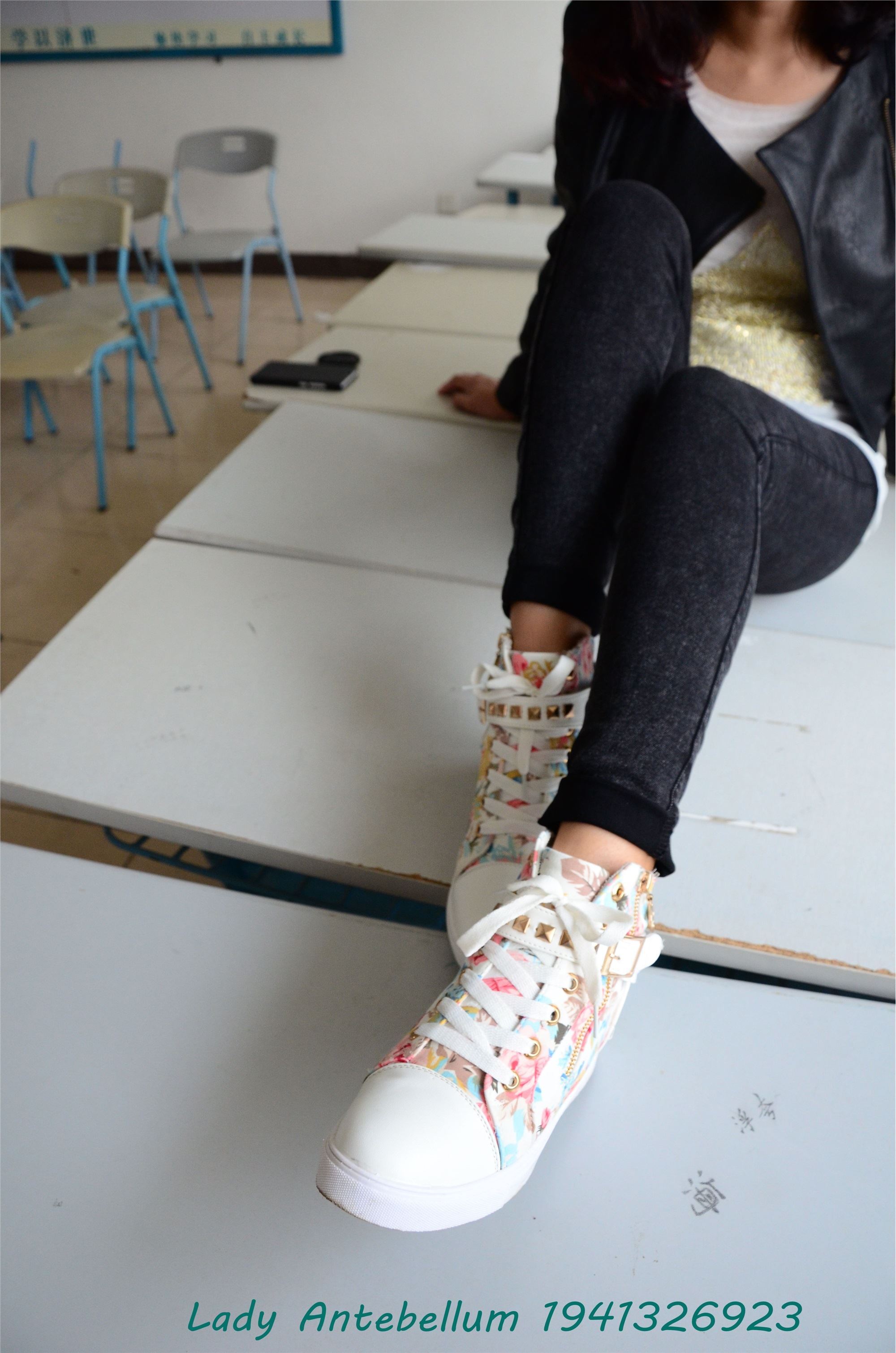 战前女神  恋足美腿棉袜女神级摄影套图 070