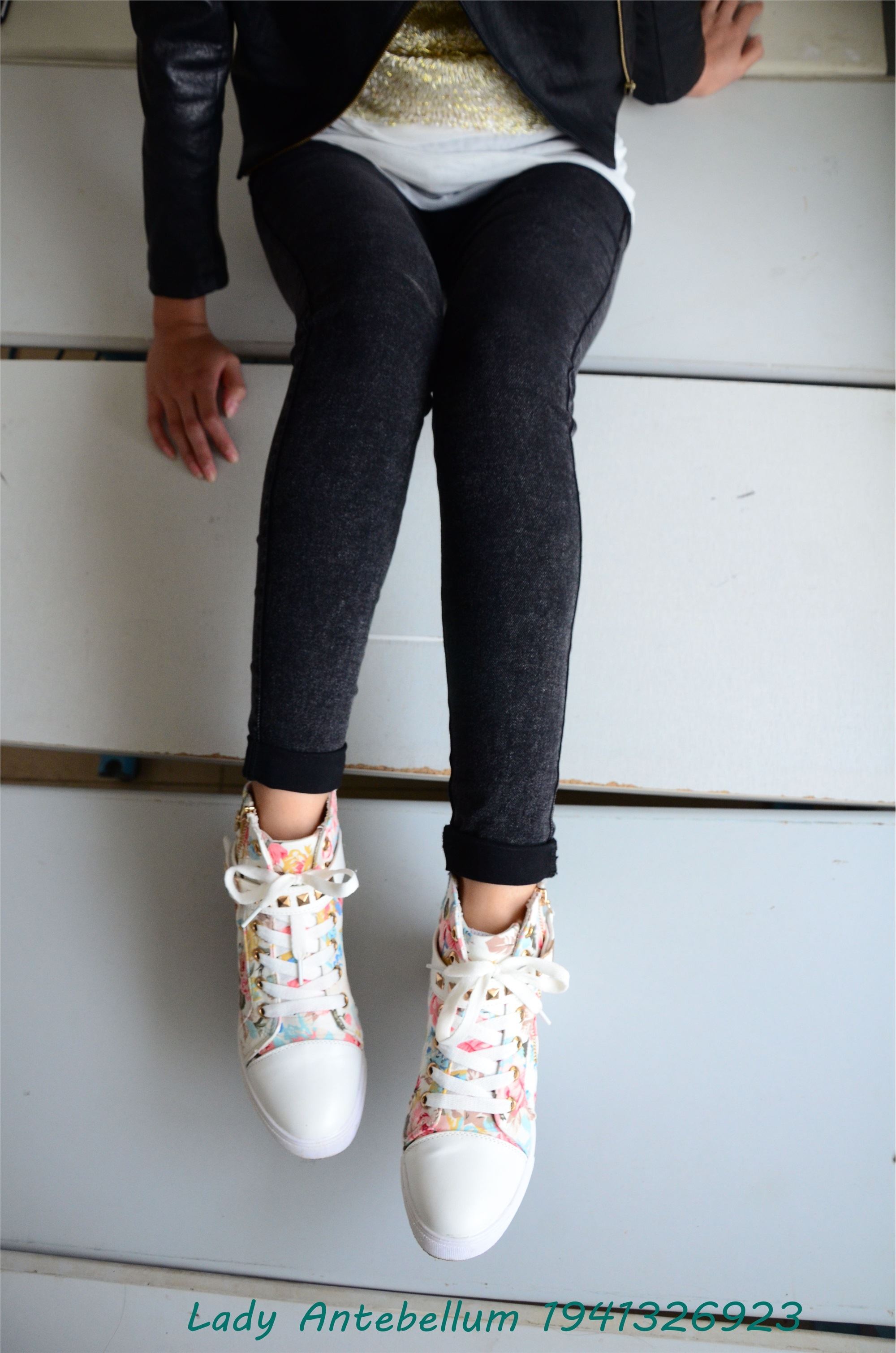 战前女神  恋足美腿棉袜女神级摄影套图 070