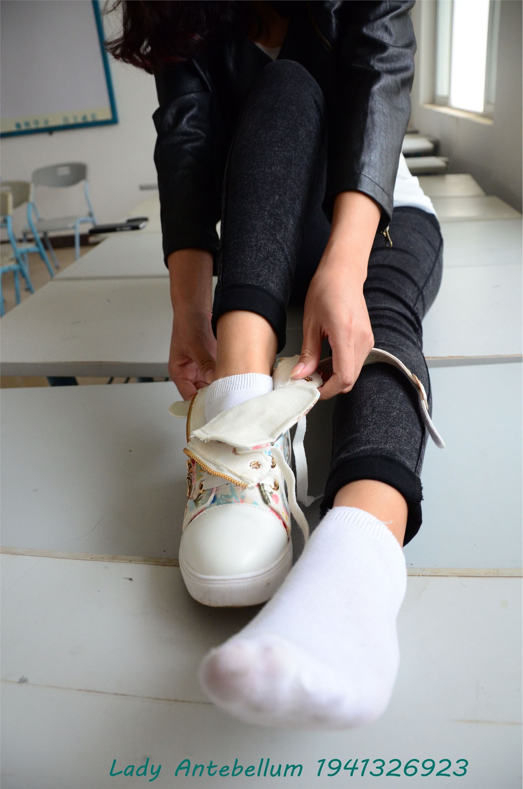 战前女神  恋足美腿棉袜女神级摄影套图 070