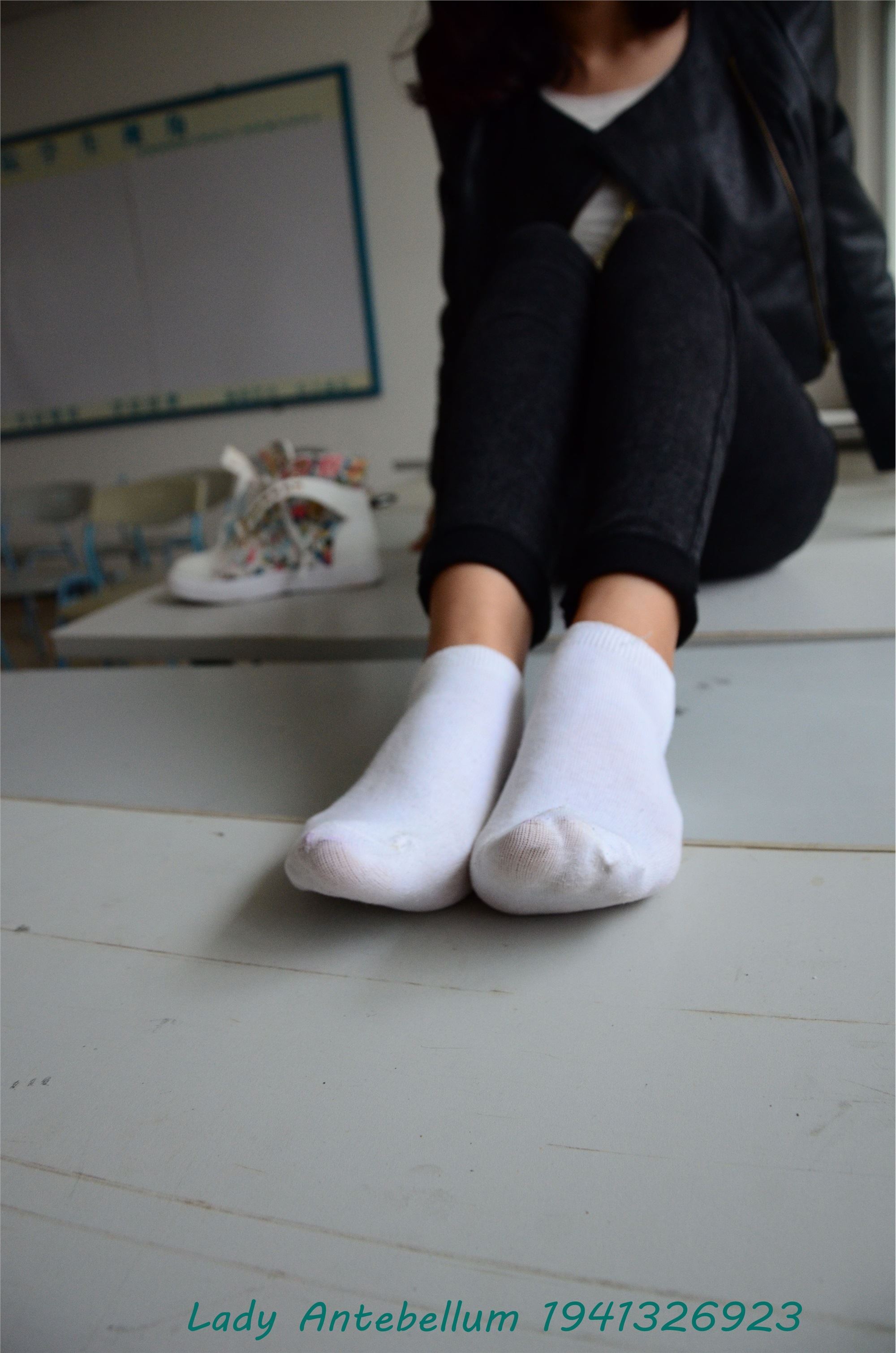 战前女神  恋足美腿棉袜女神级摄影套图 070