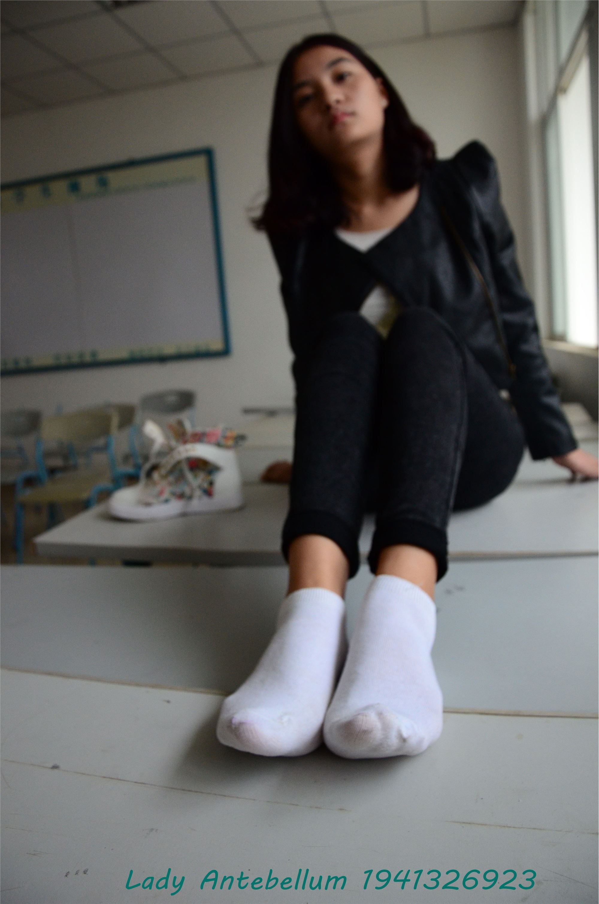 战前女神  恋足美腿棉袜女神级摄影套图 070