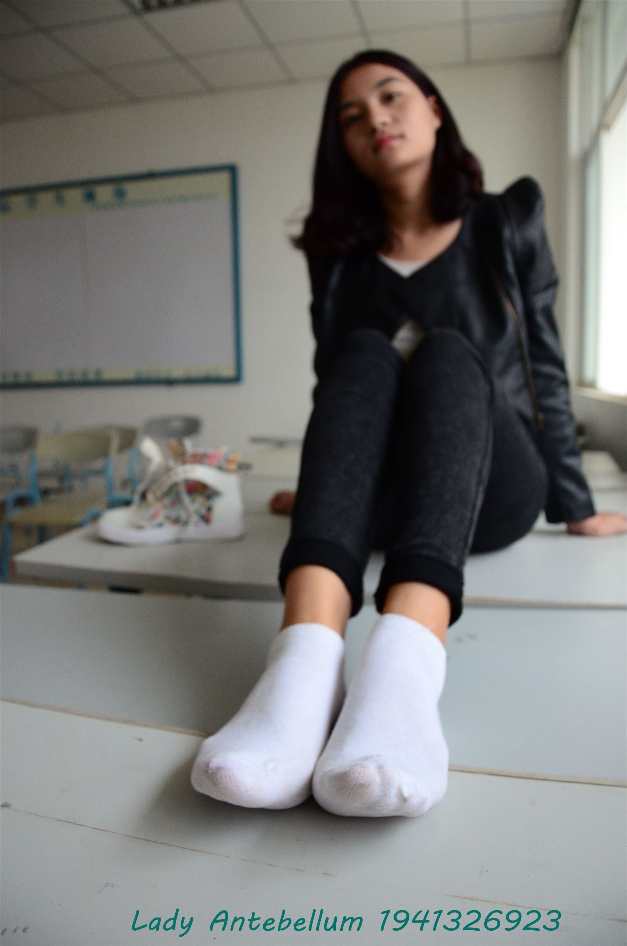 战前女神  恋足美腿棉袜女神级摄影套图 070