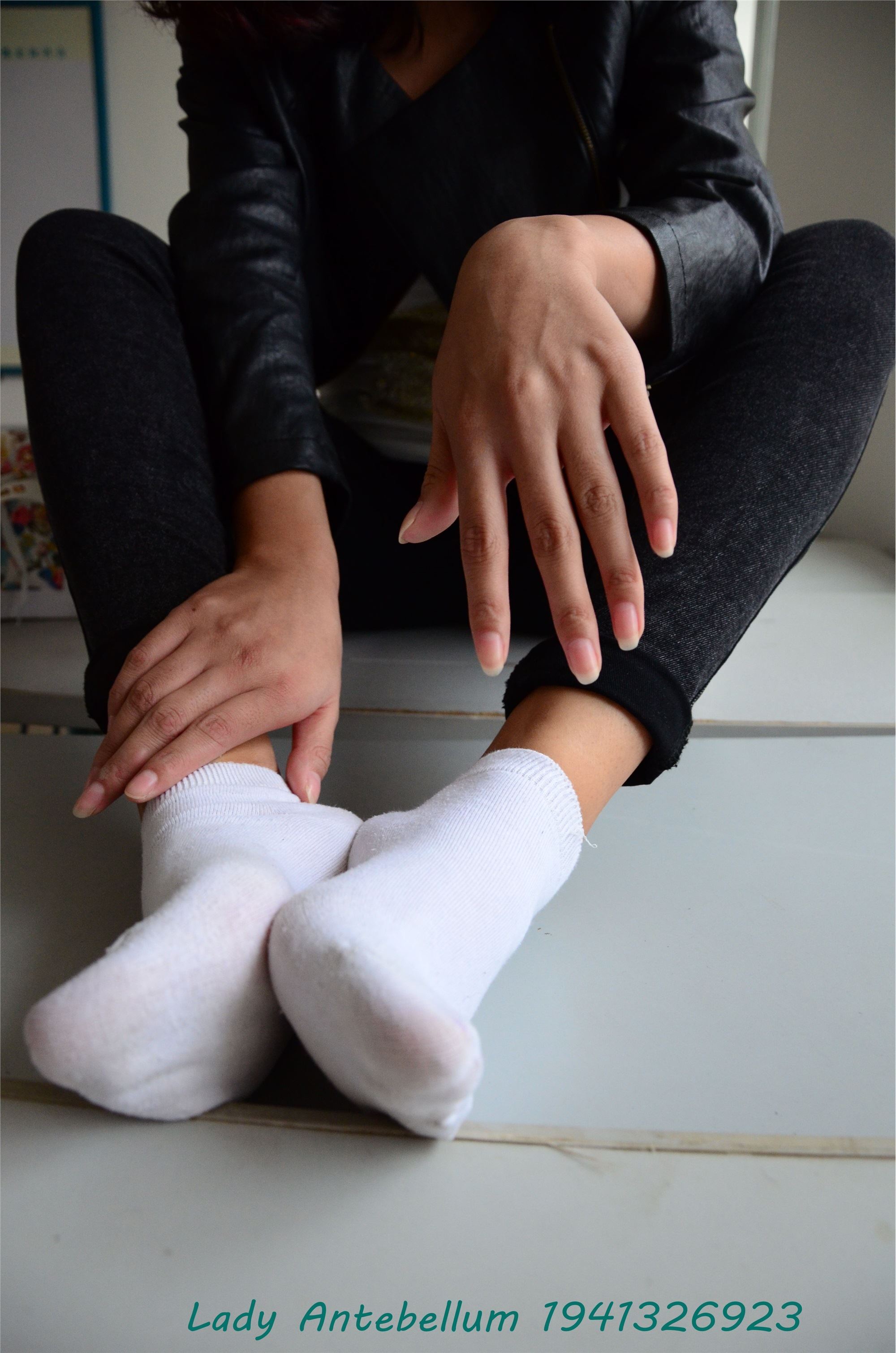 战前女神  恋足美腿棉袜女神级摄影套图 070