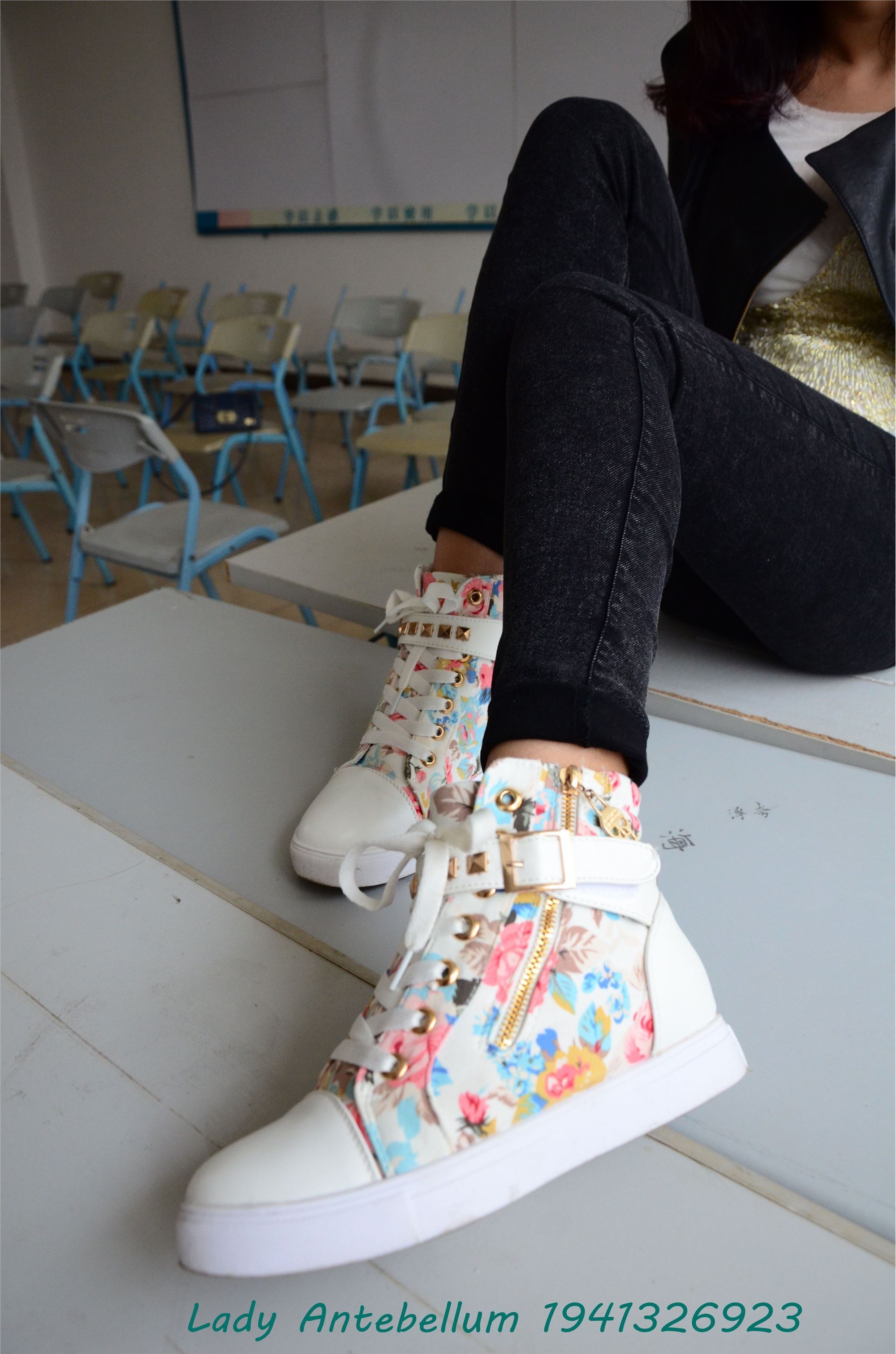 战前女神  恋足美腿棉袜女神级摄影套图 070