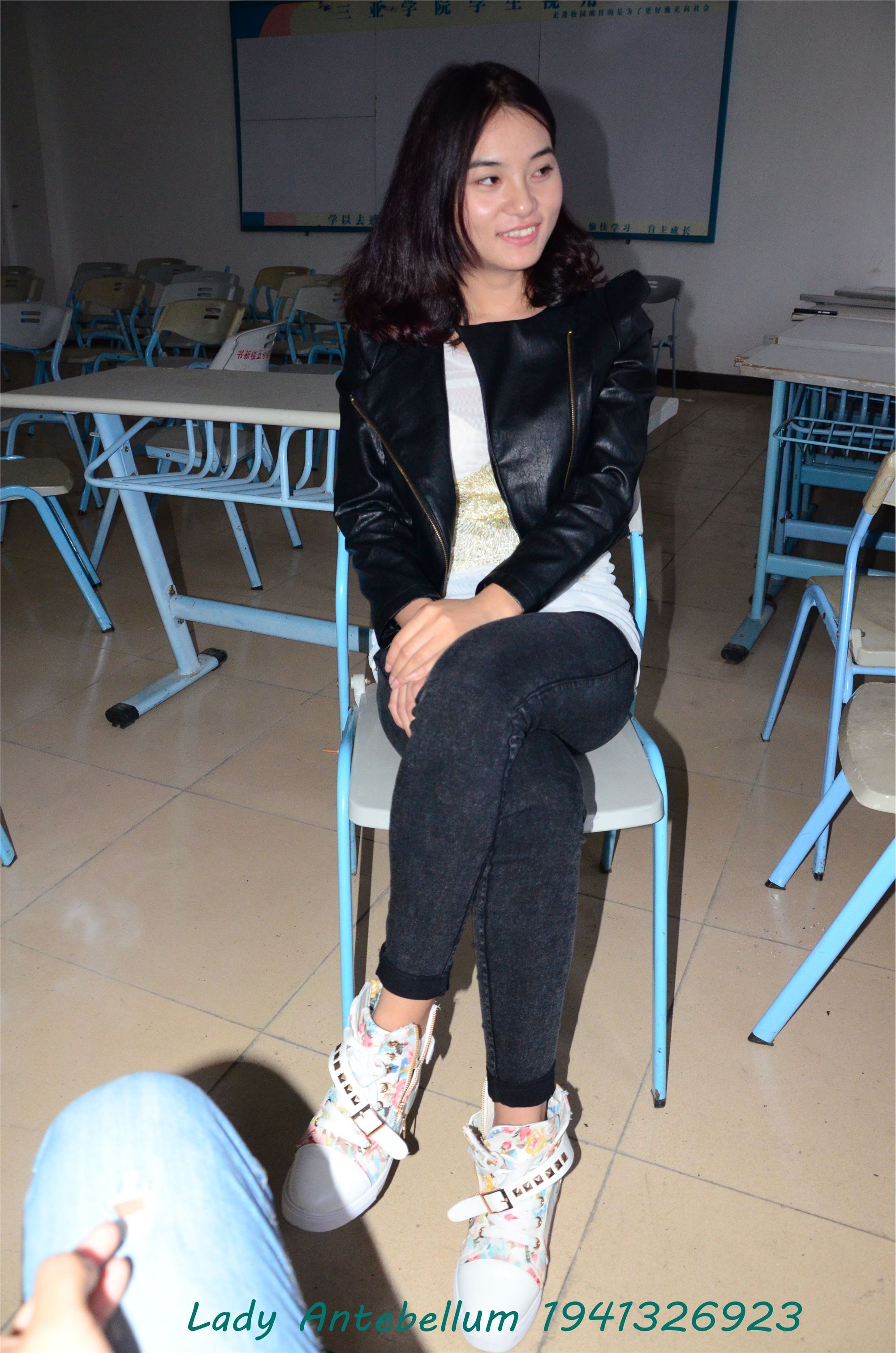 战前女神  恋足美腿棉袜女神级摄影套图 070