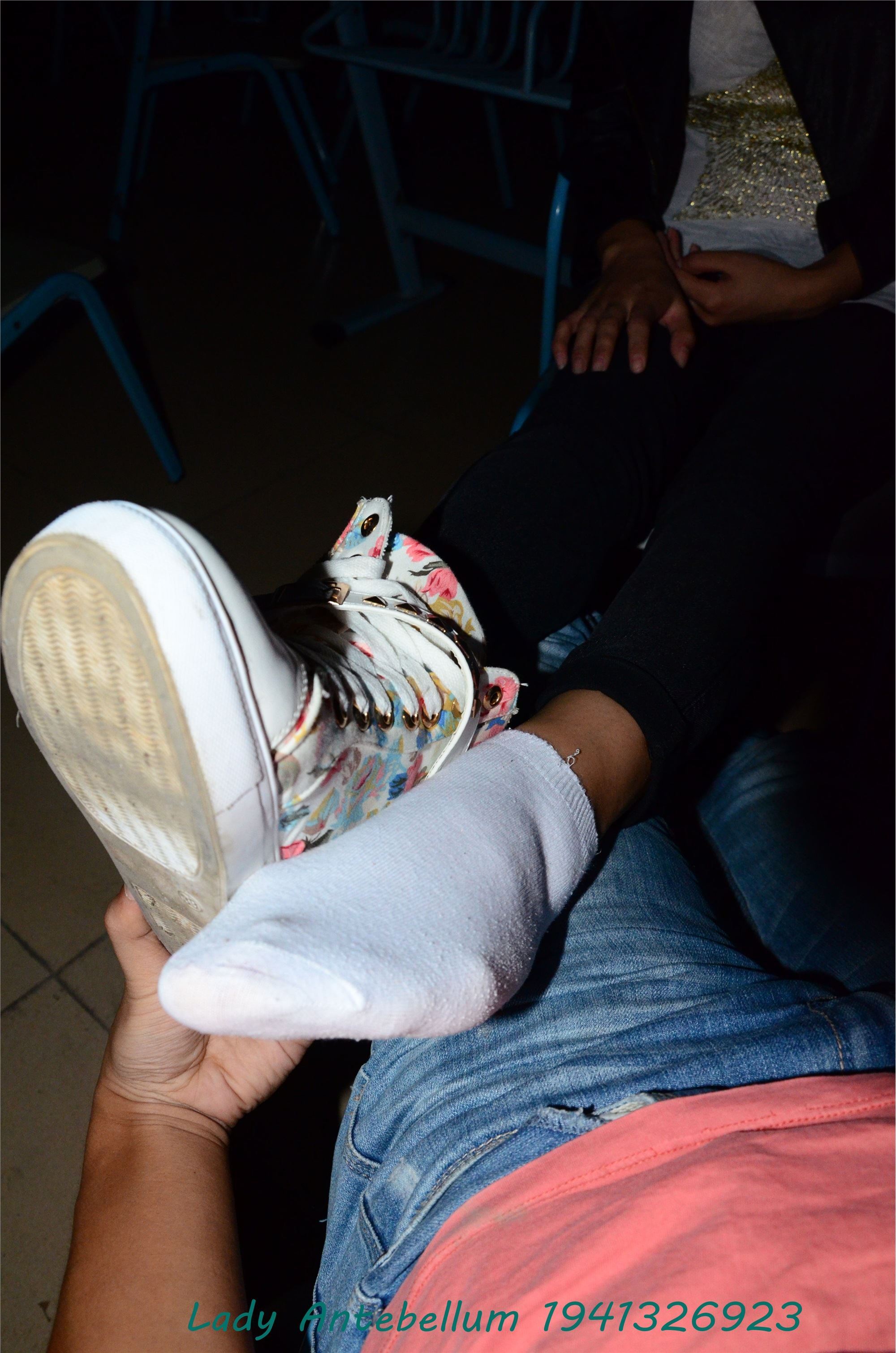 战前女神  恋足美腿棉袜女神级摄影套图 070