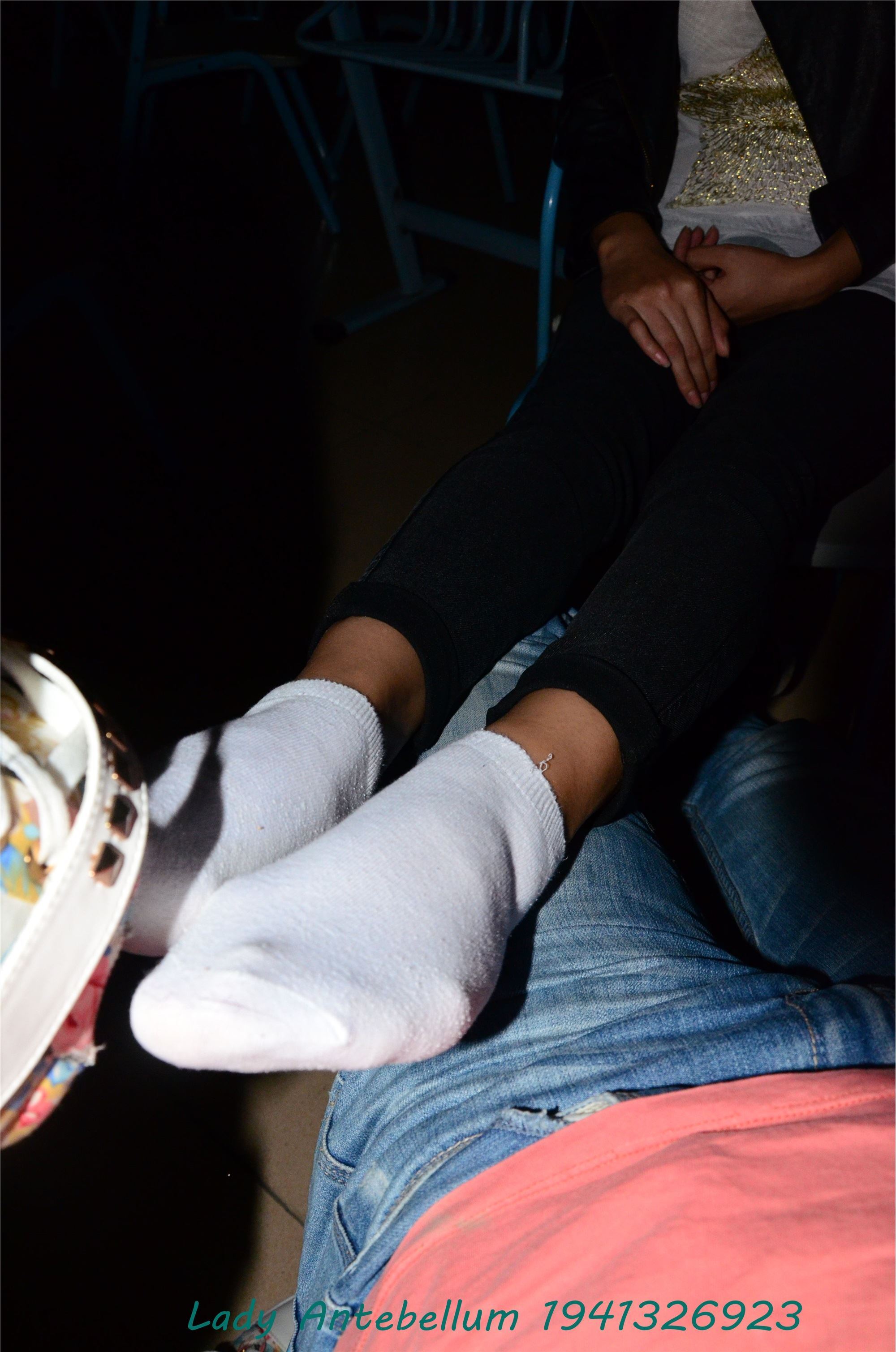 战前女神  恋足美腿棉袜女神级摄影套图 070