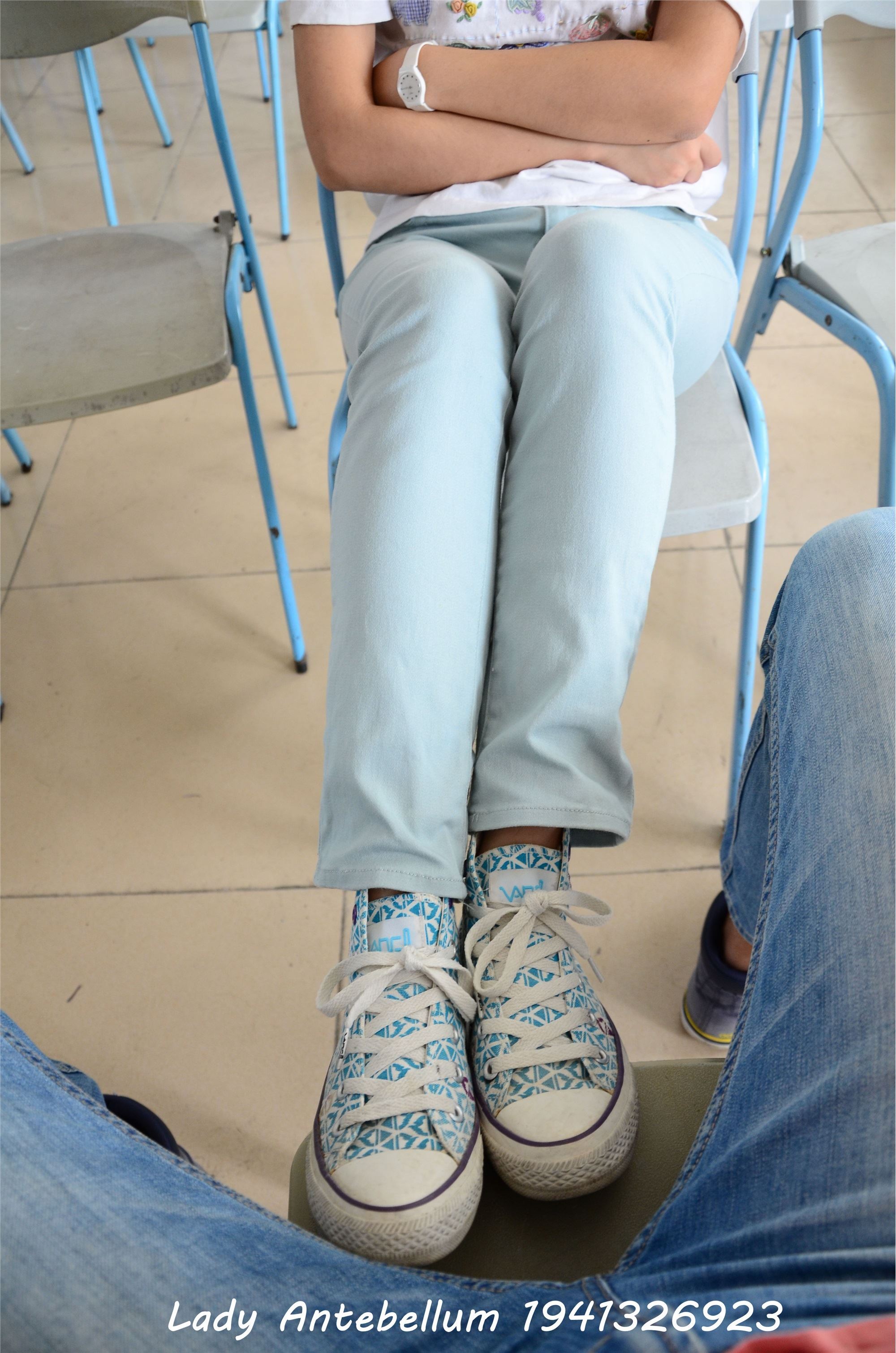 战前女神  恋足美腿棉袜女神级摄影套图 071