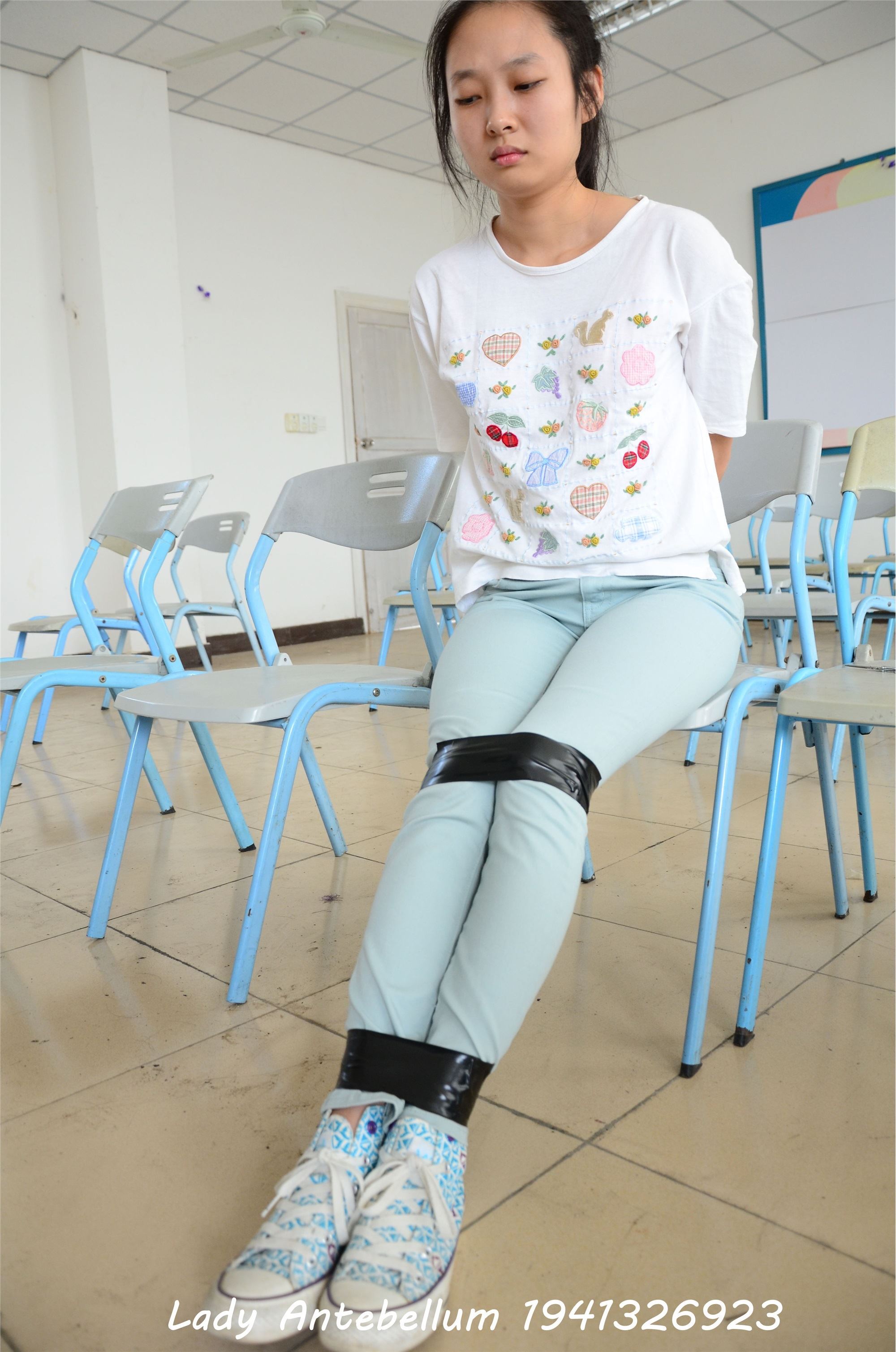 战前女神  恋足美腿棉袜女神级摄影套图 071