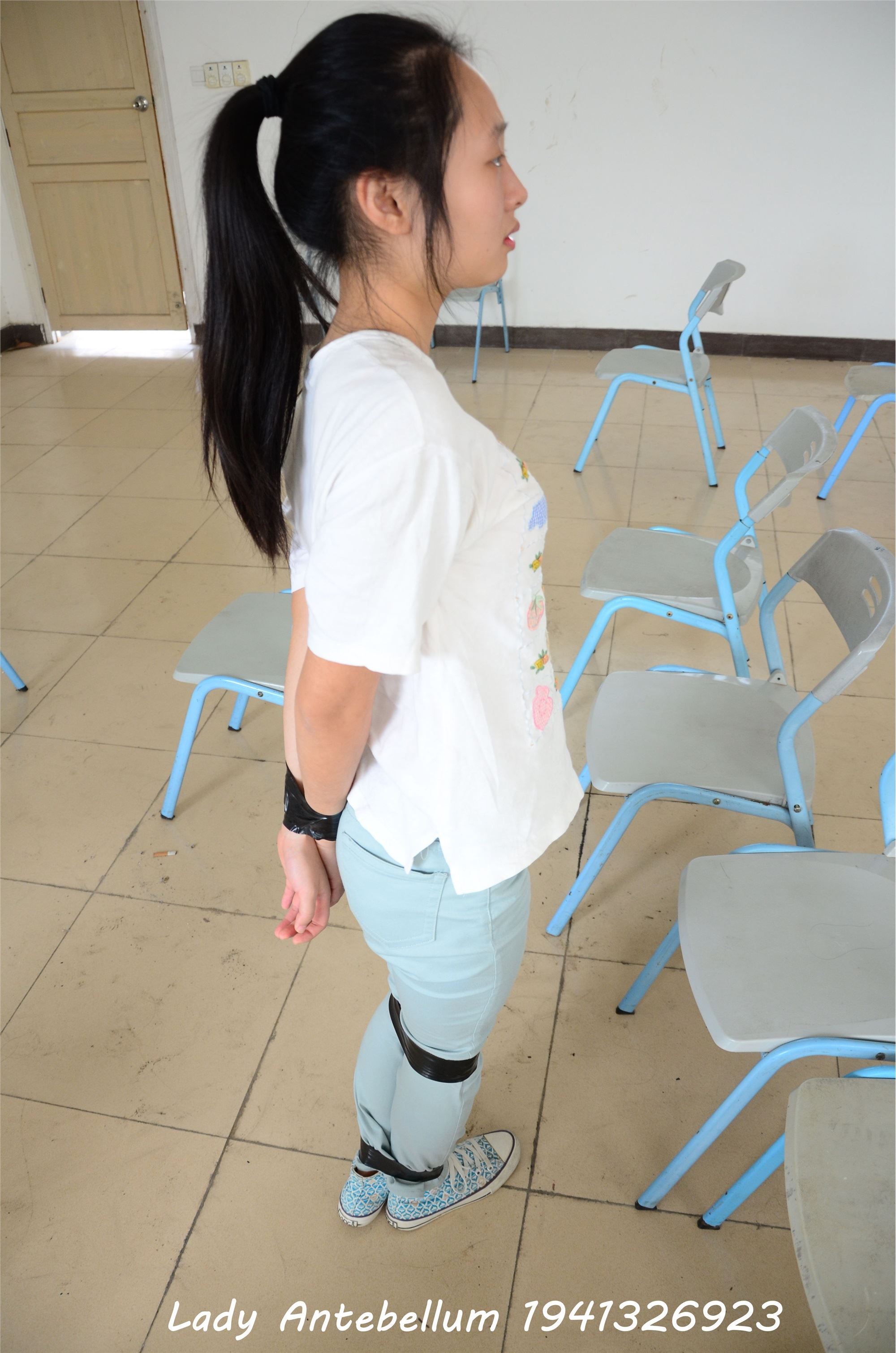 战前女神  恋足美腿棉袜女神级摄影套图 071