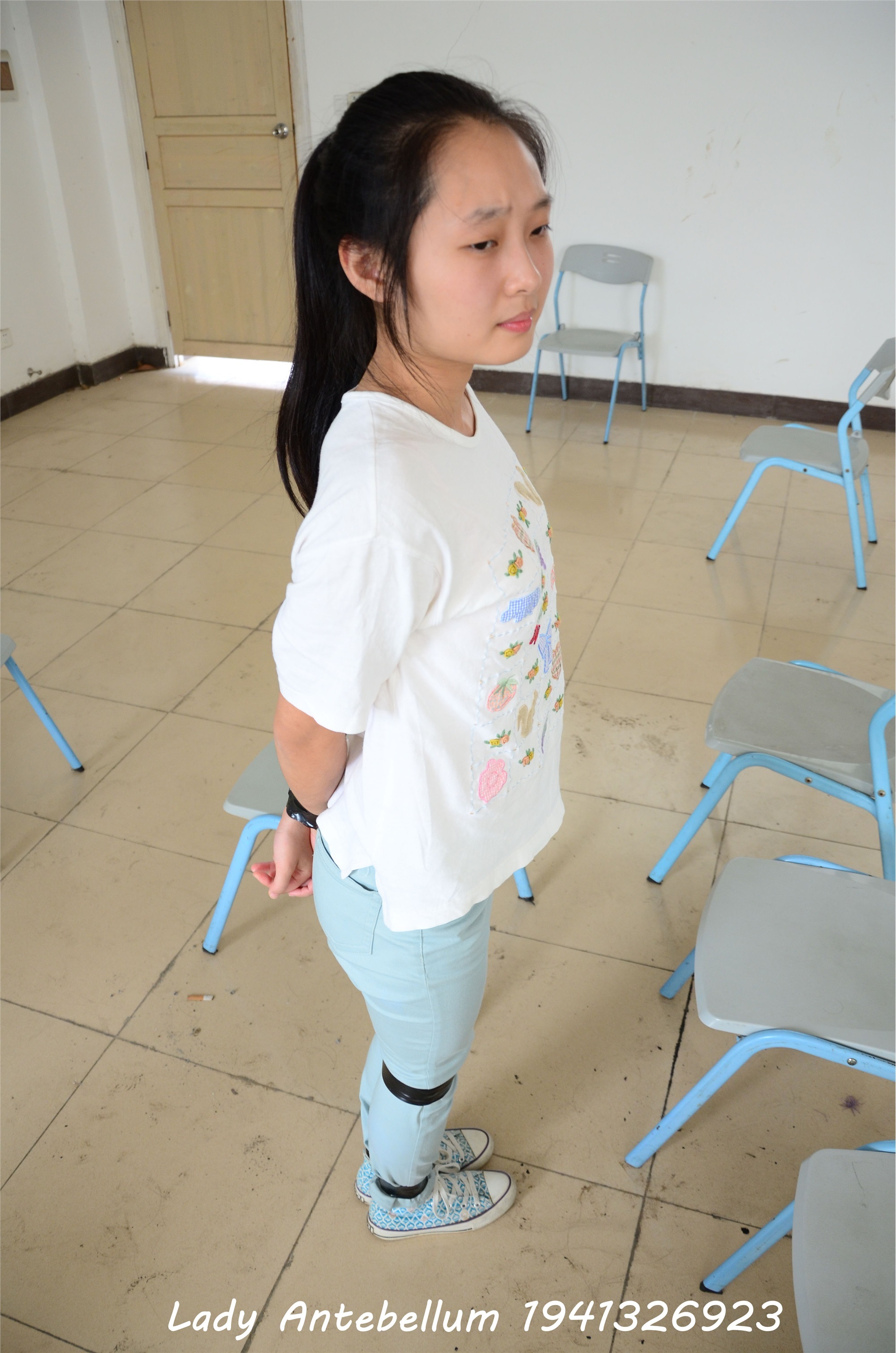 战前女神  恋足美腿棉袜女神级摄影套图 071