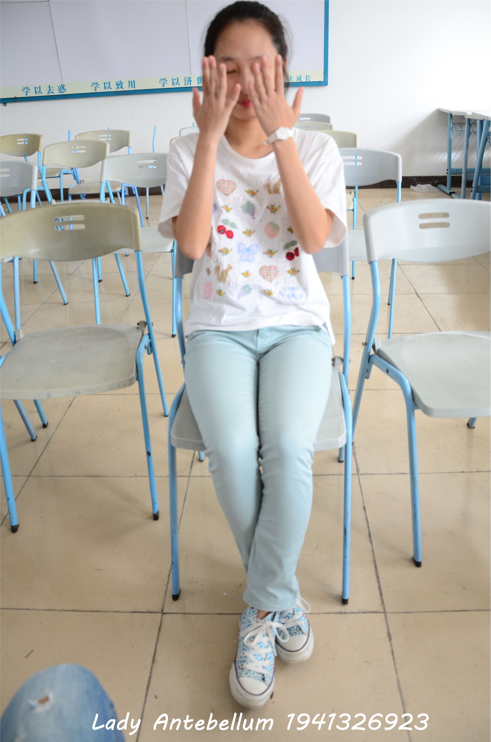 战前女神  恋足美腿棉袜女神级摄影套图 071