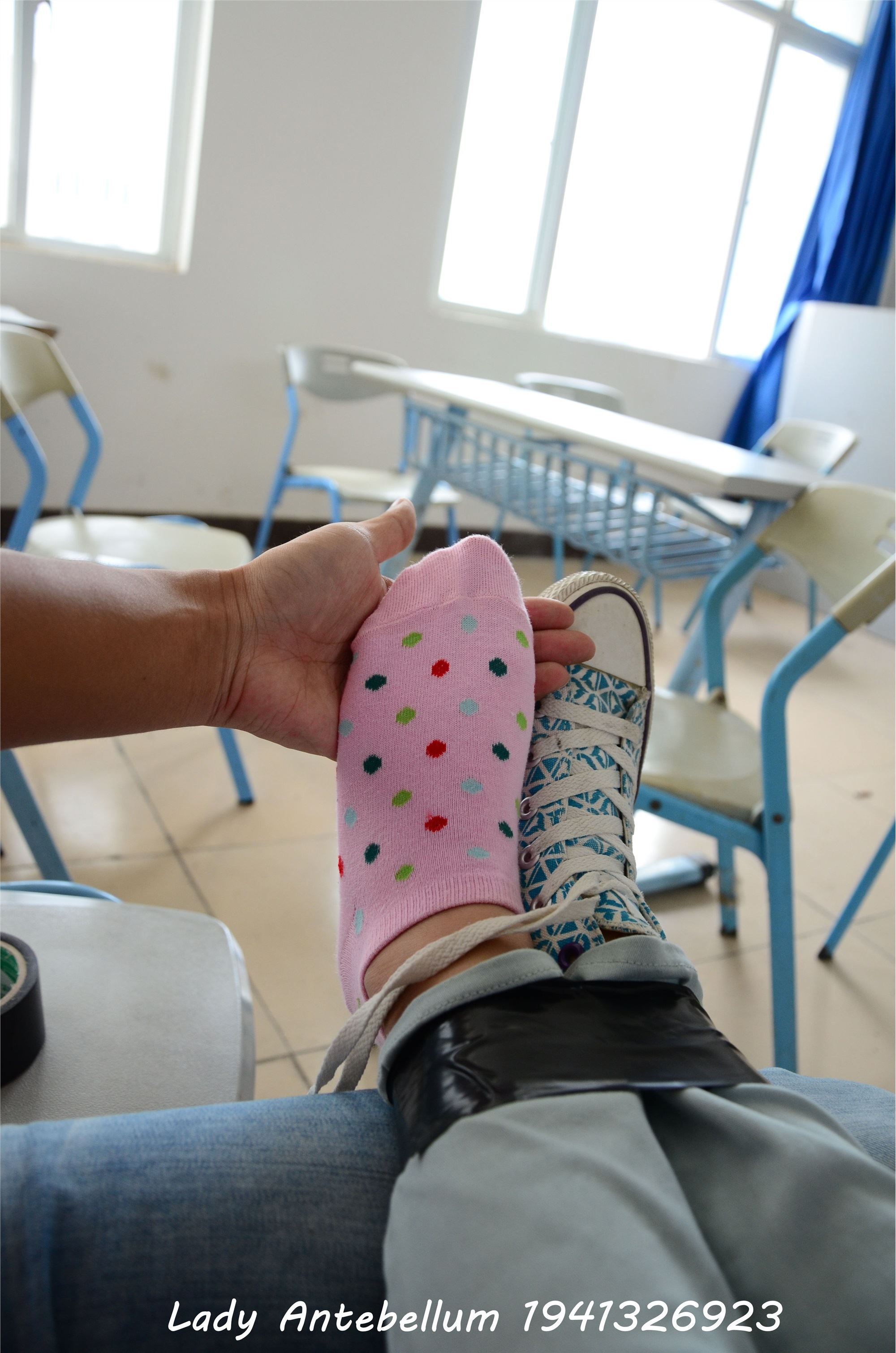 战前女神  恋足美腿棉袜女神级摄影套图 071