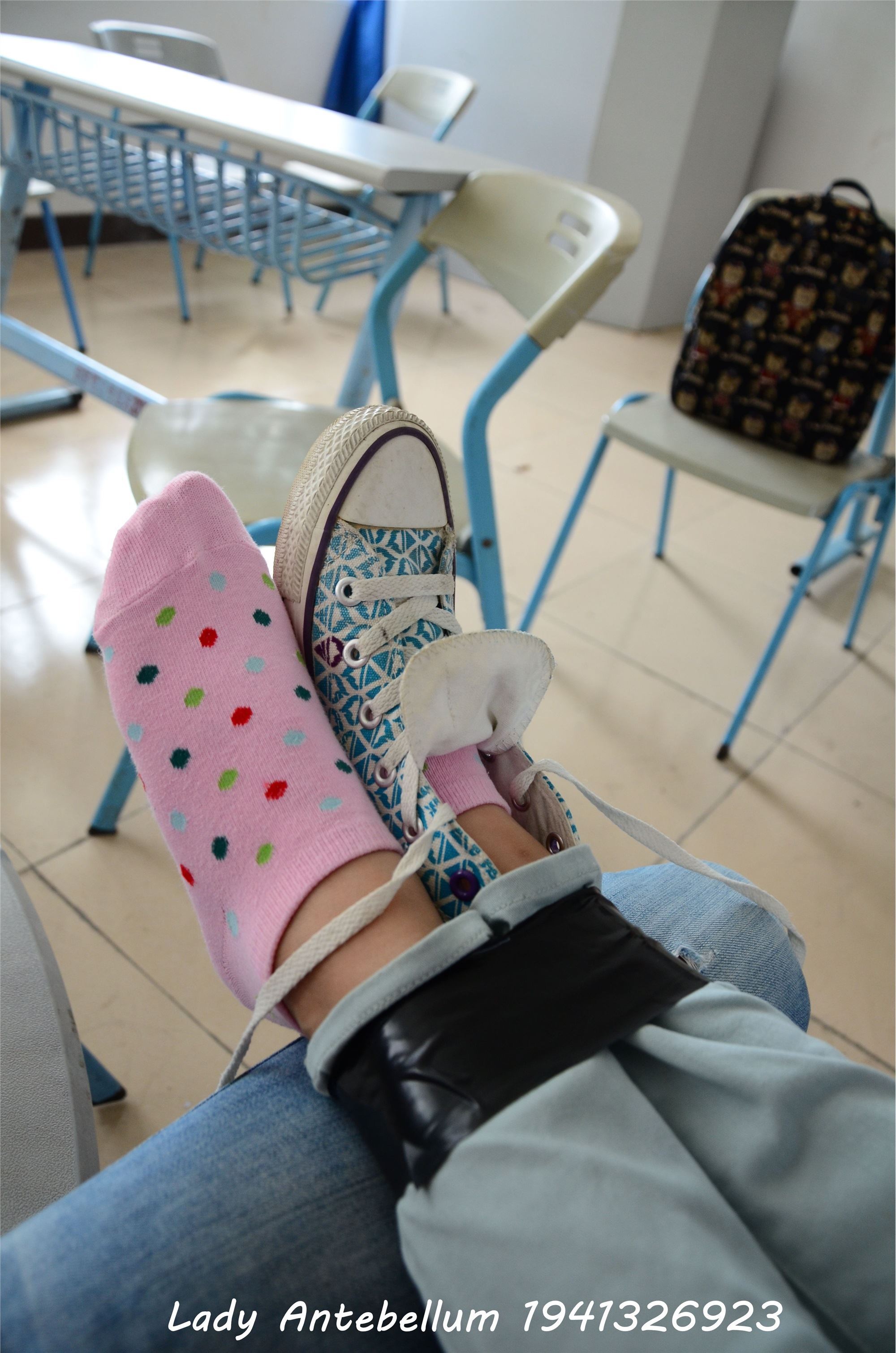 战前女神  恋足美腿棉袜女神级摄影套图 071