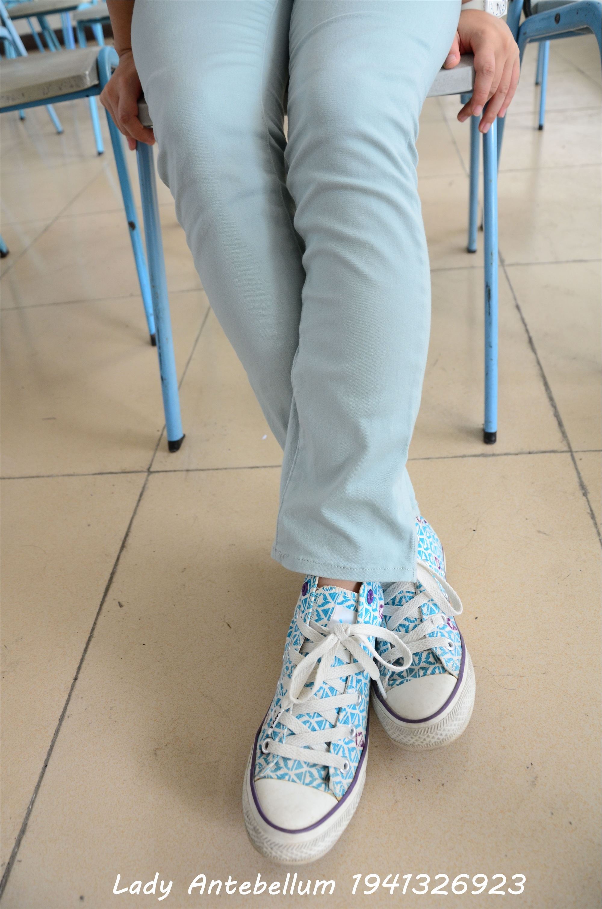 战前女神  恋足美腿棉袜女神级摄影套图 071