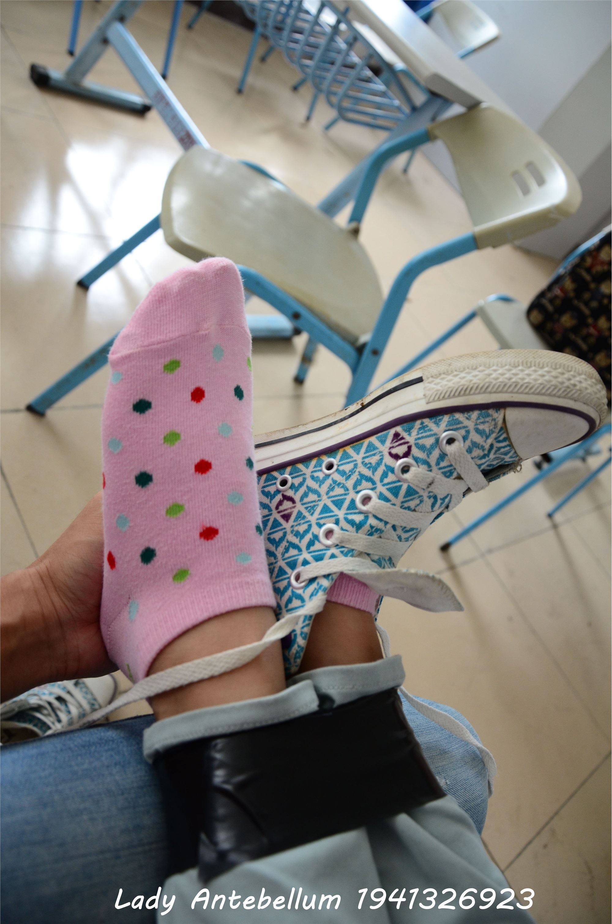 战前女神  恋足美腿棉袜女神级摄影套图 071