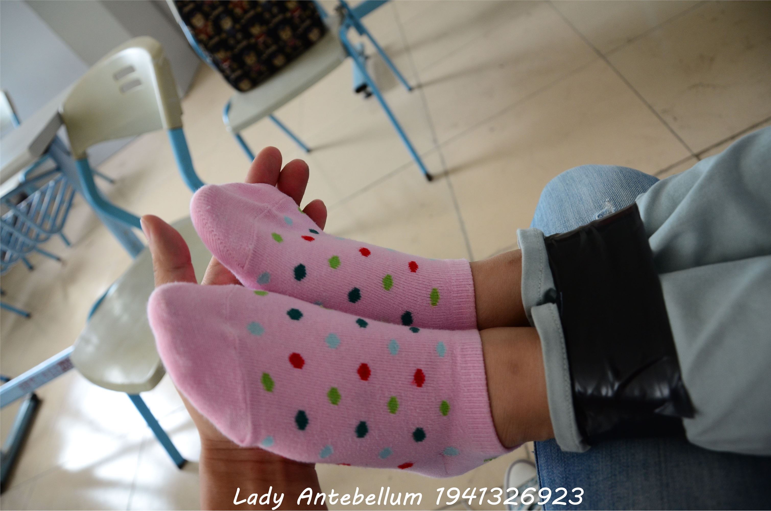 战前女神  恋足美腿棉袜女神级摄影套图 071