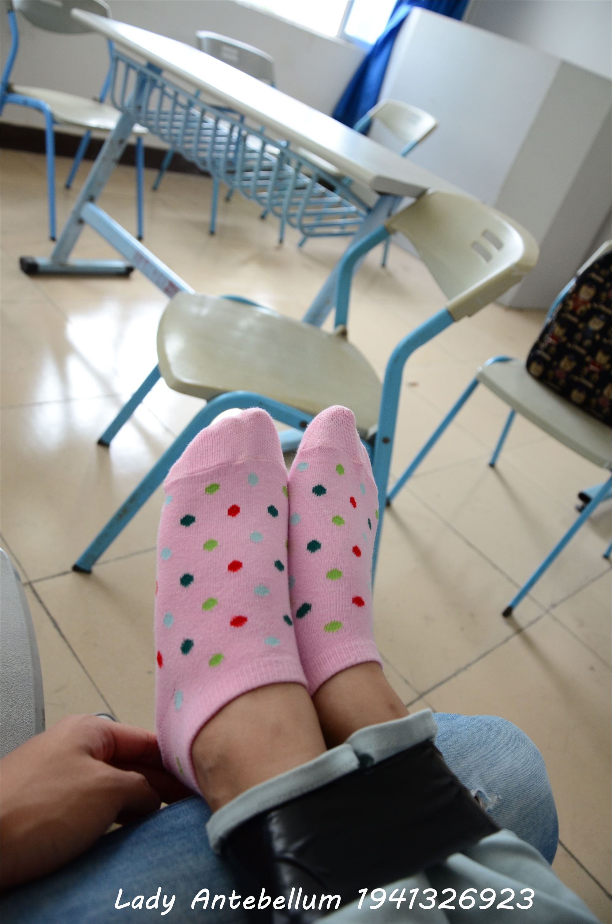 战前女神  恋足美腿棉袜女神级摄影套图 071