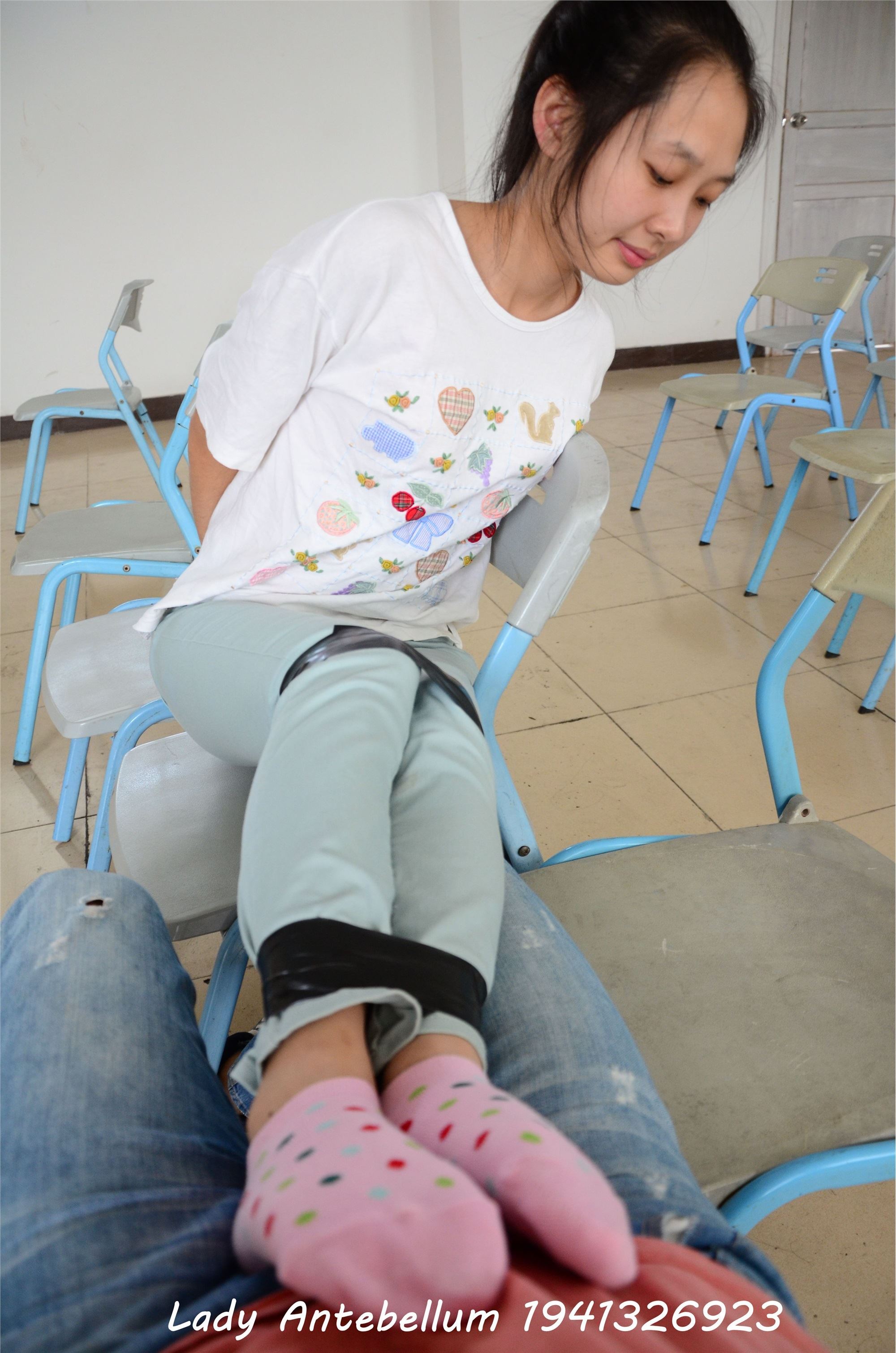 战前女神  恋足美腿棉袜女神级摄影套图 071