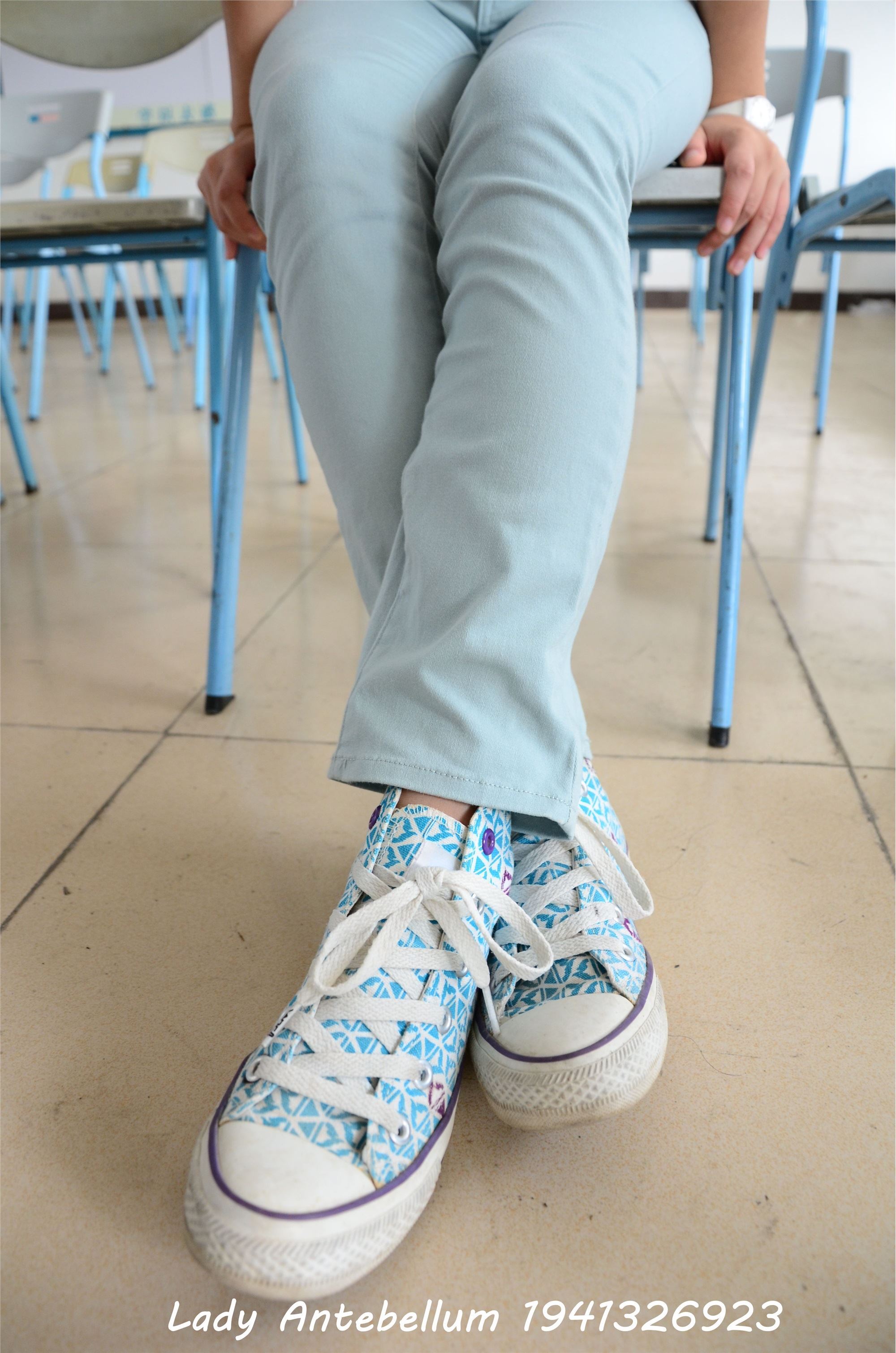 战前女神  恋足美腿棉袜女神级摄影套图 071