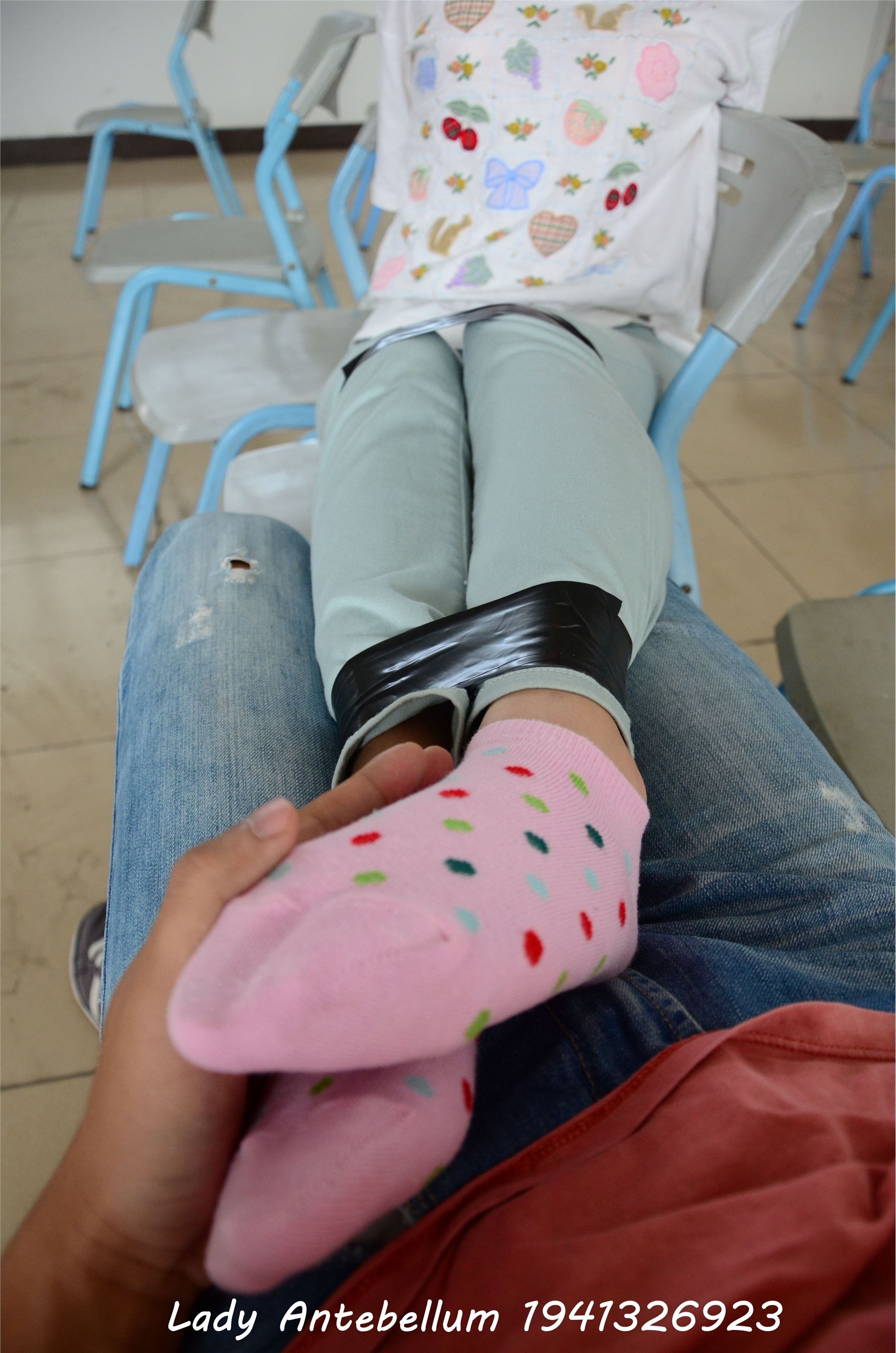 战前女神  恋足美腿棉袜女神级摄影套图 071