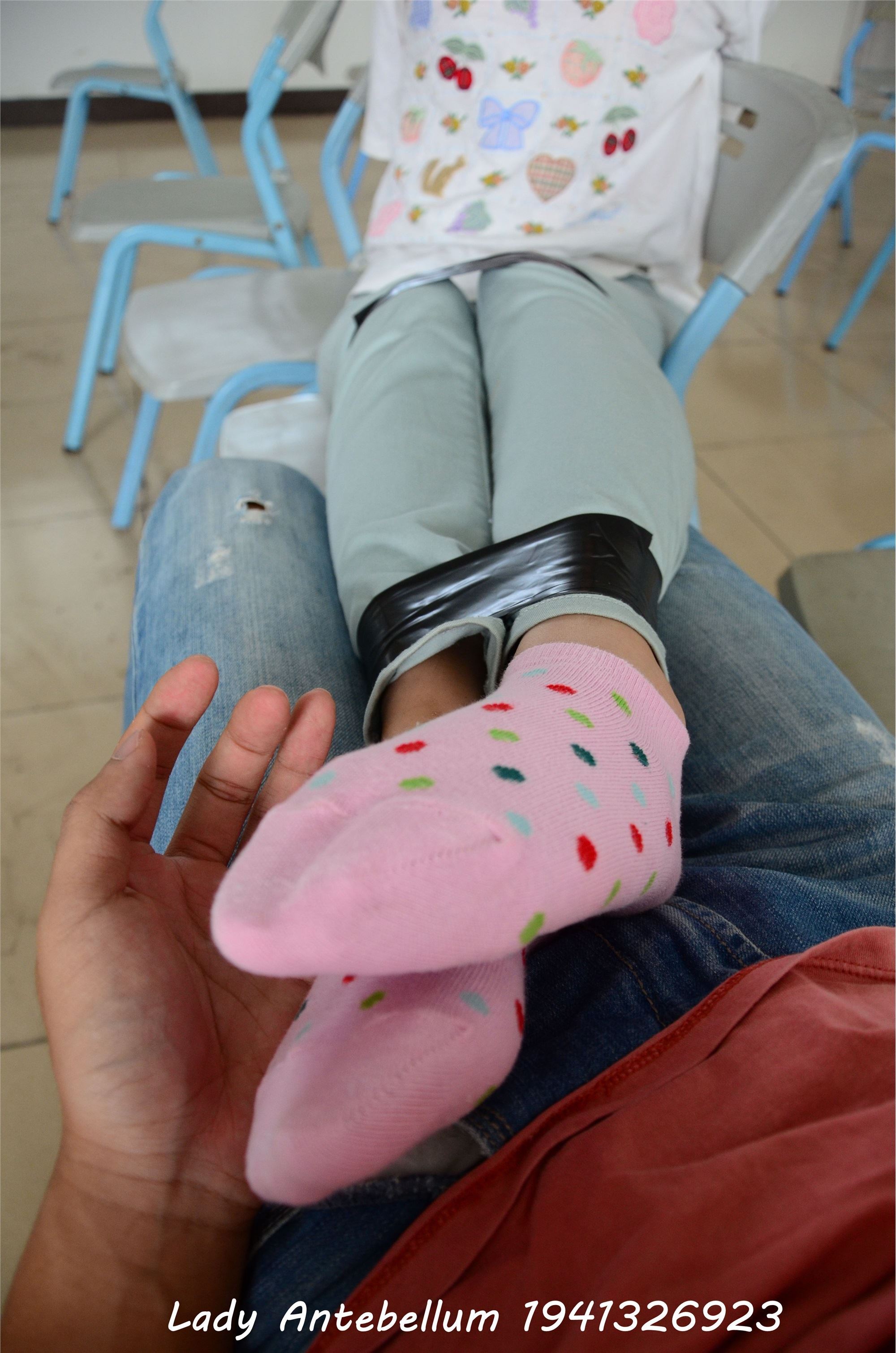 战前女神  恋足美腿棉袜女神级摄影套图 071