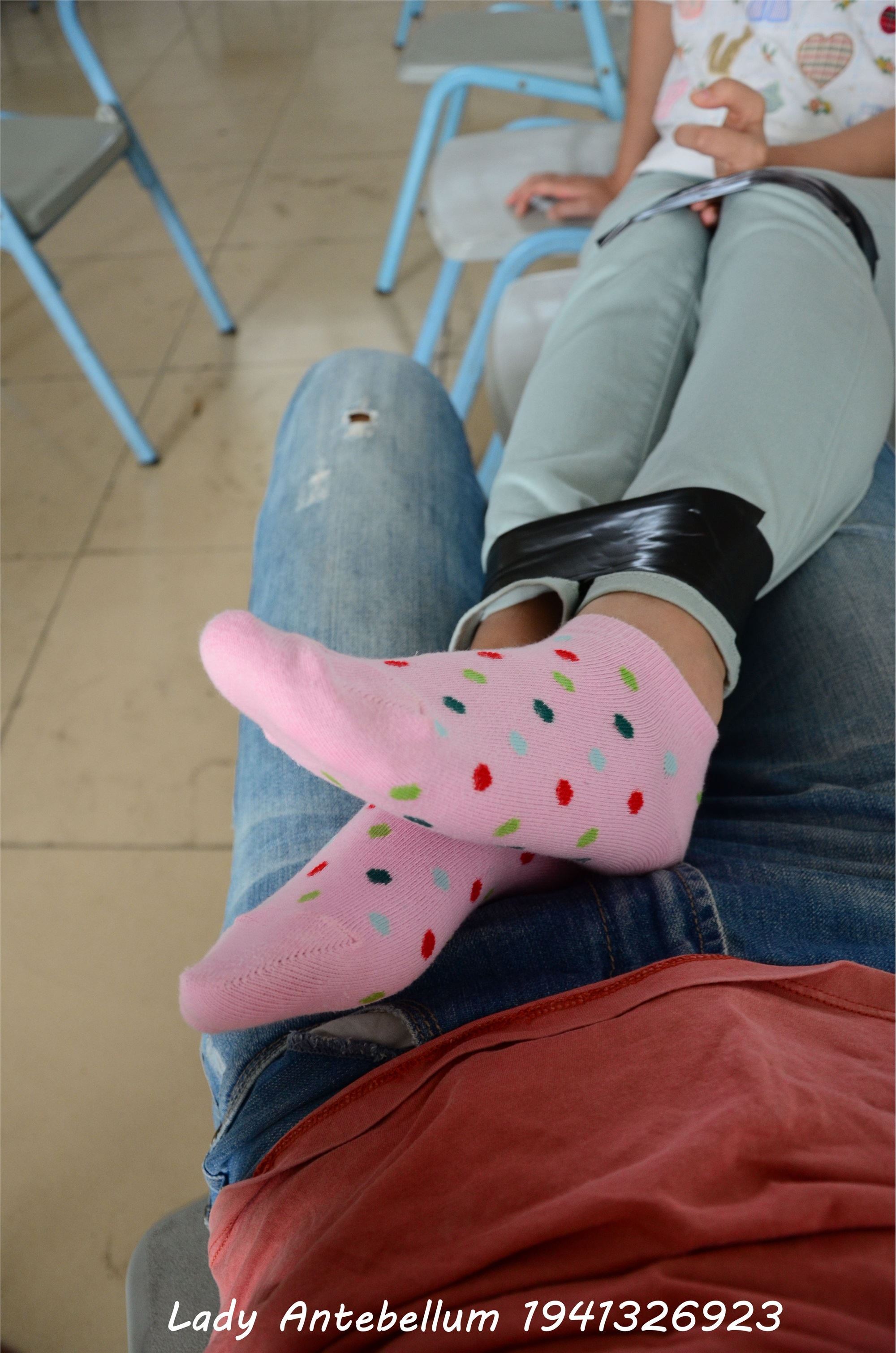 战前女神  恋足美腿棉袜女神级摄影套图 071