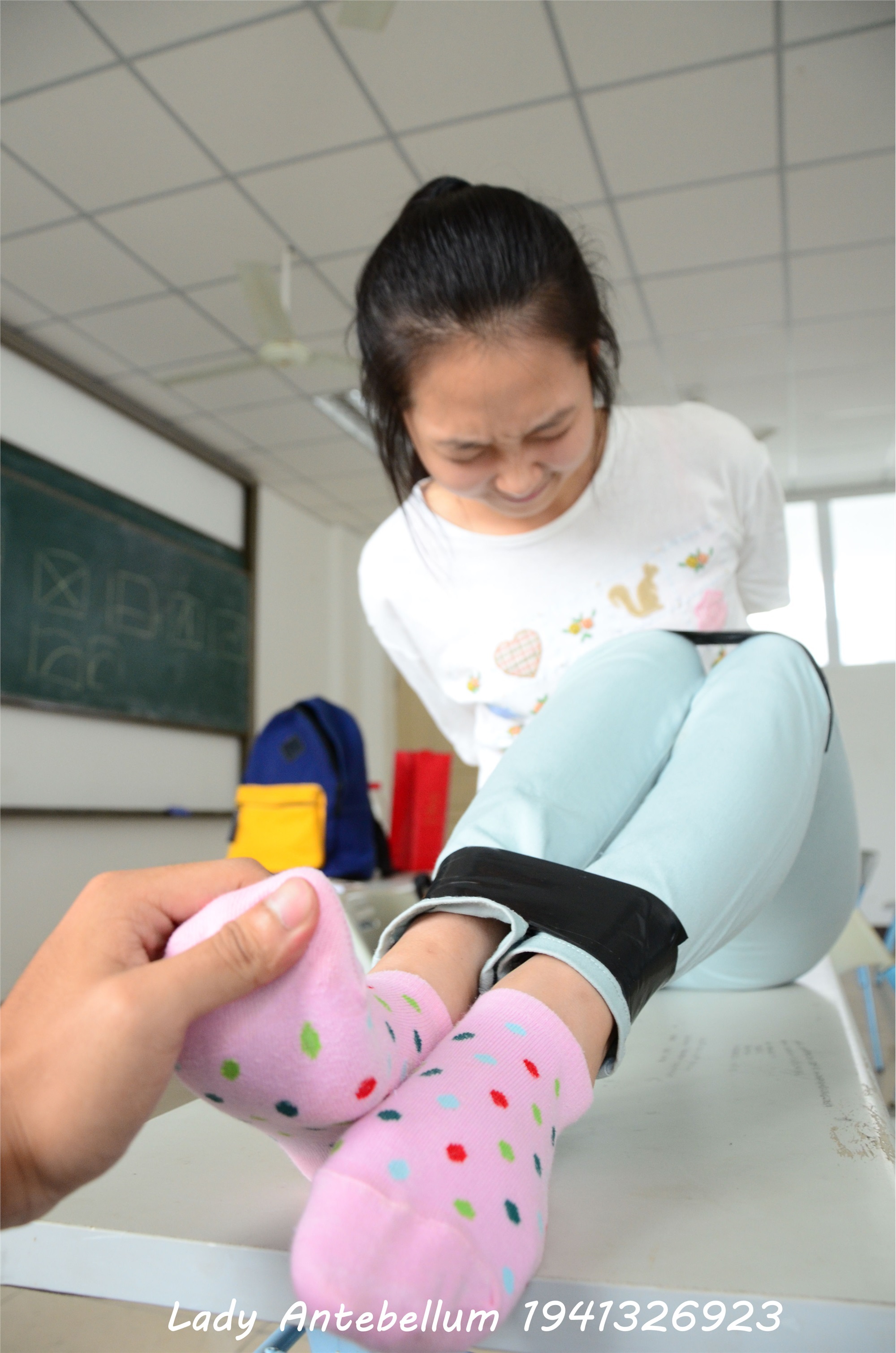 战前女神  恋足美腿棉袜女神级摄影套图 071