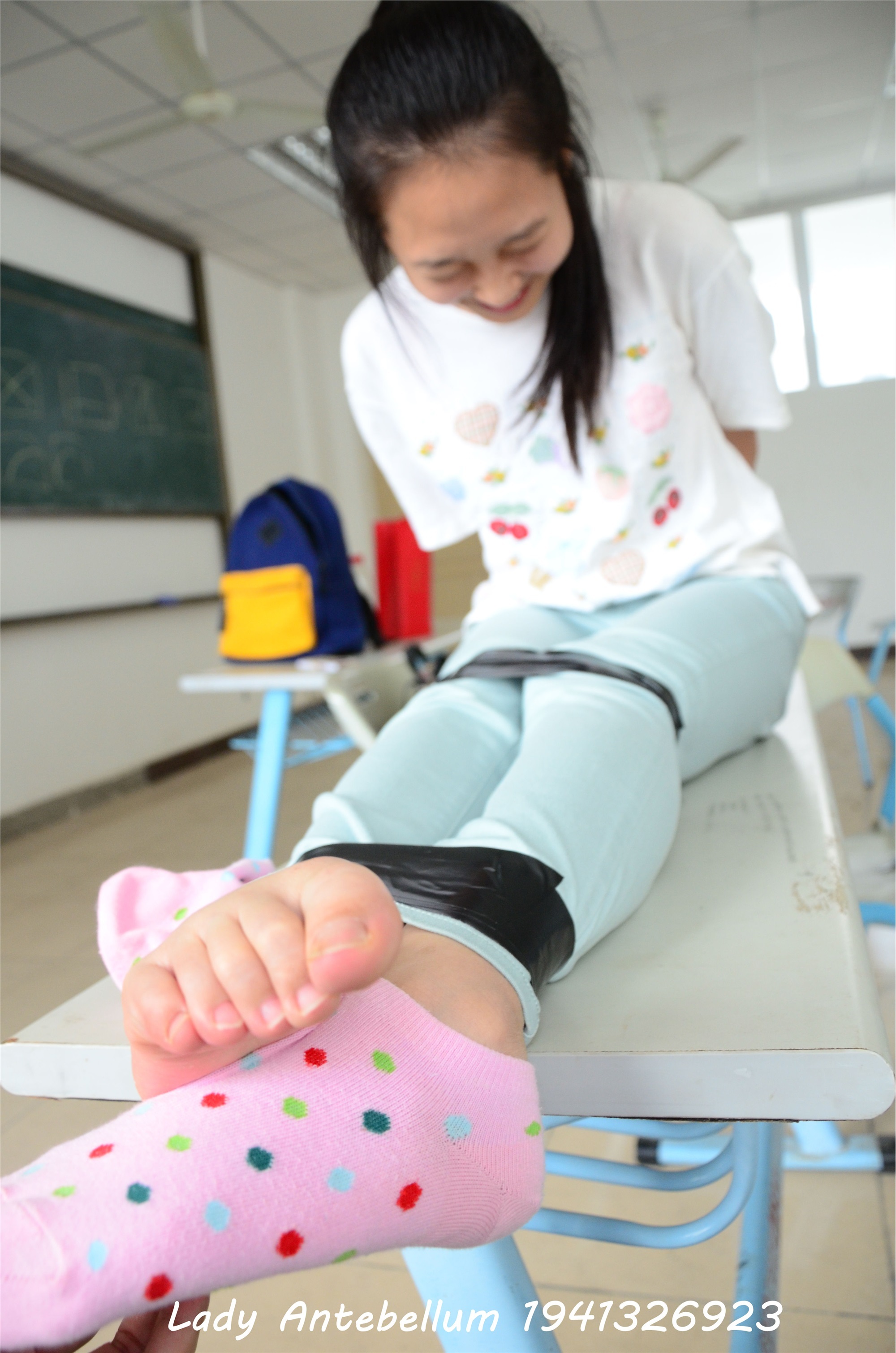 战前女神  恋足美腿棉袜女神级摄影套图 071