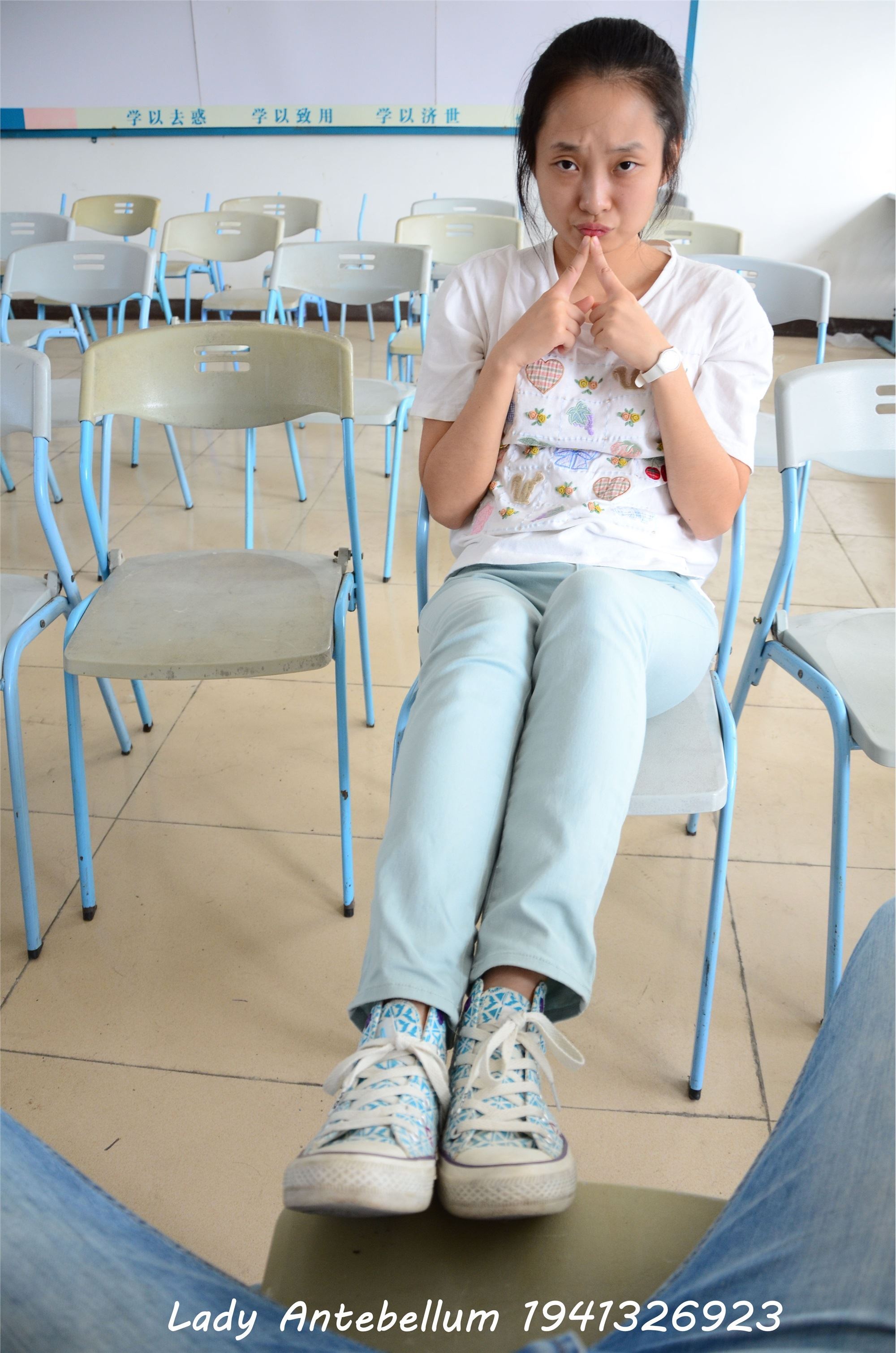 战前女神  恋足美腿棉袜女神级摄影套图 071