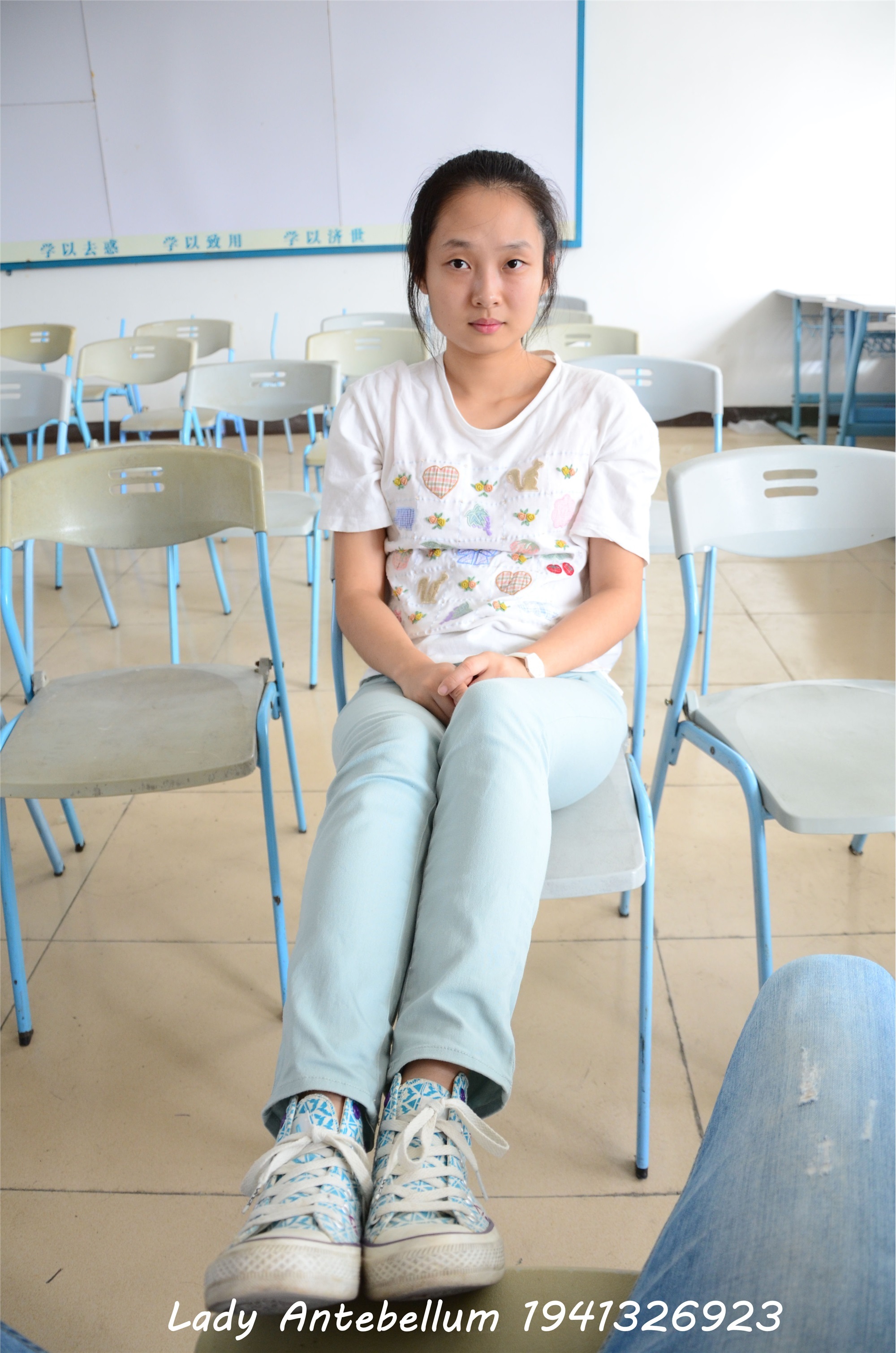 战前女神  恋足美腿棉袜女神级摄影套图 071