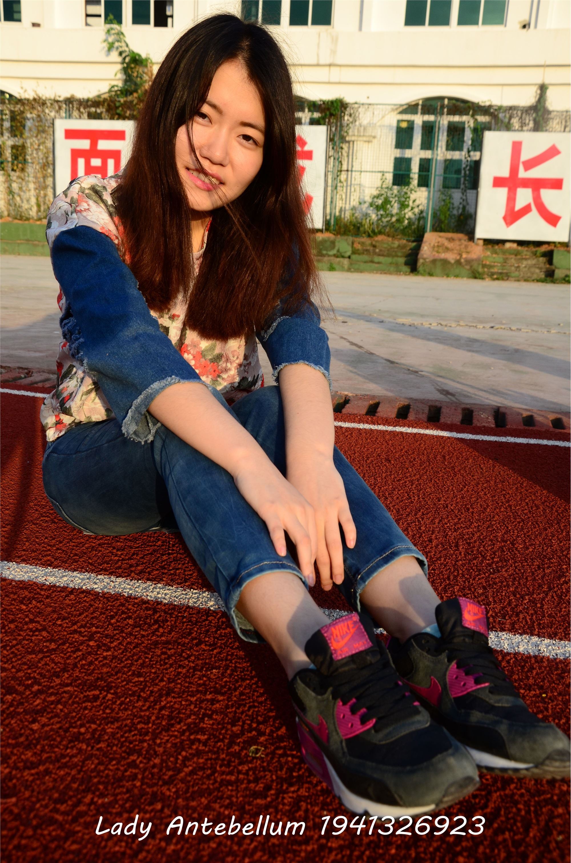 战前女神  恋足美腿棉袜女神级摄影套图 072