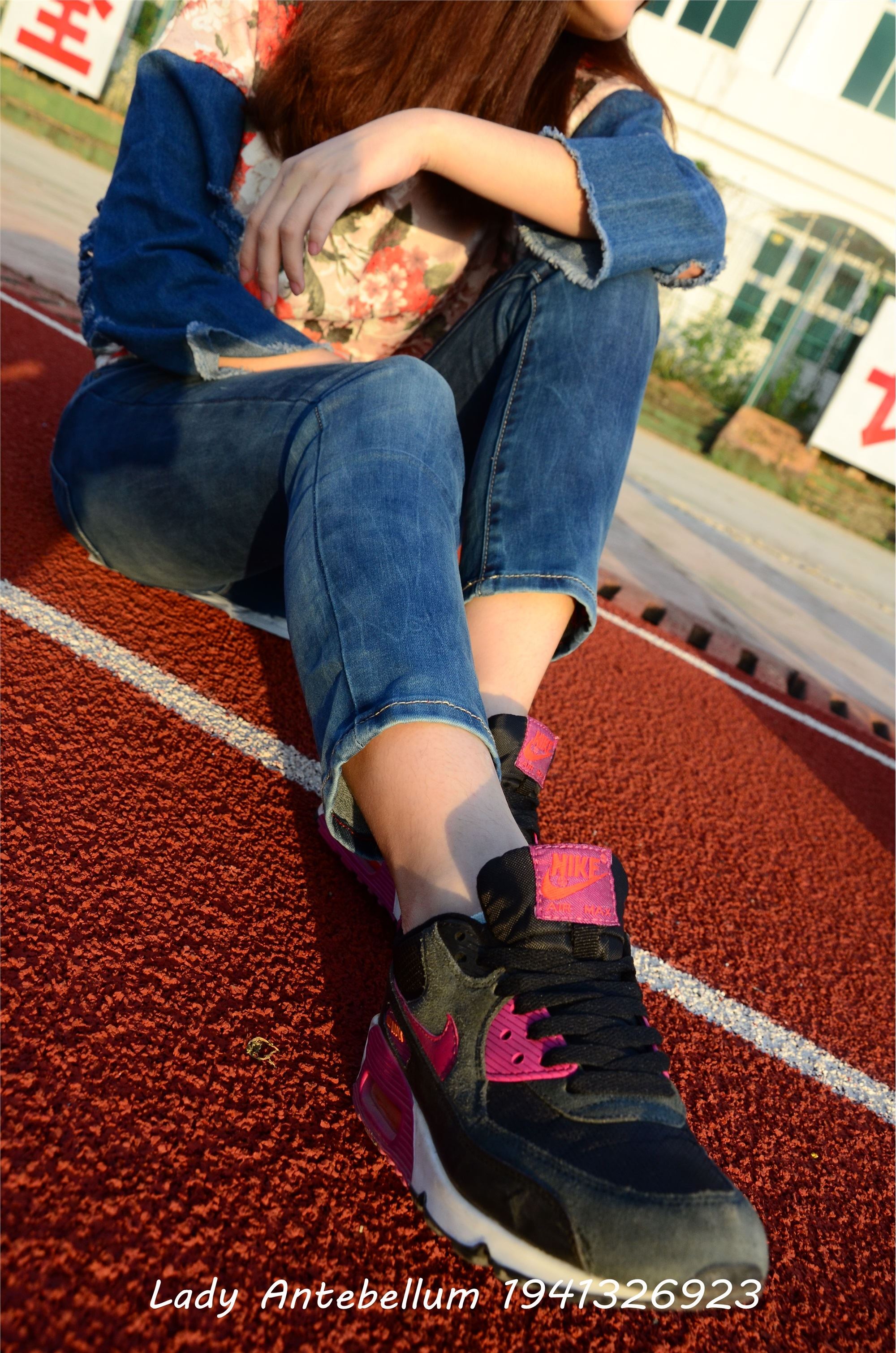 战前女神  恋足美腿棉袜女神级摄影套图 072