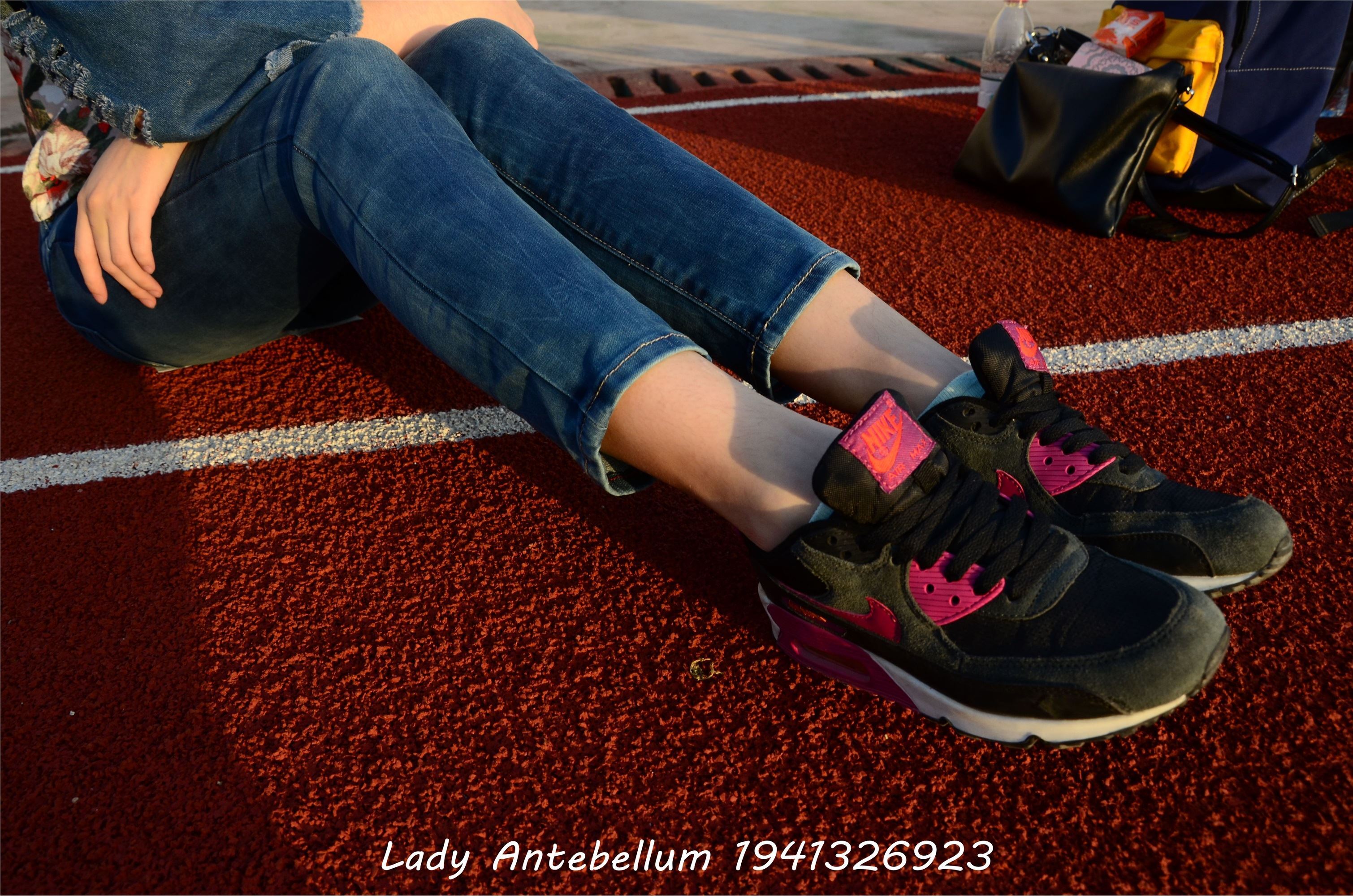 战前女神  恋足美腿棉袜女神级摄影套图 072