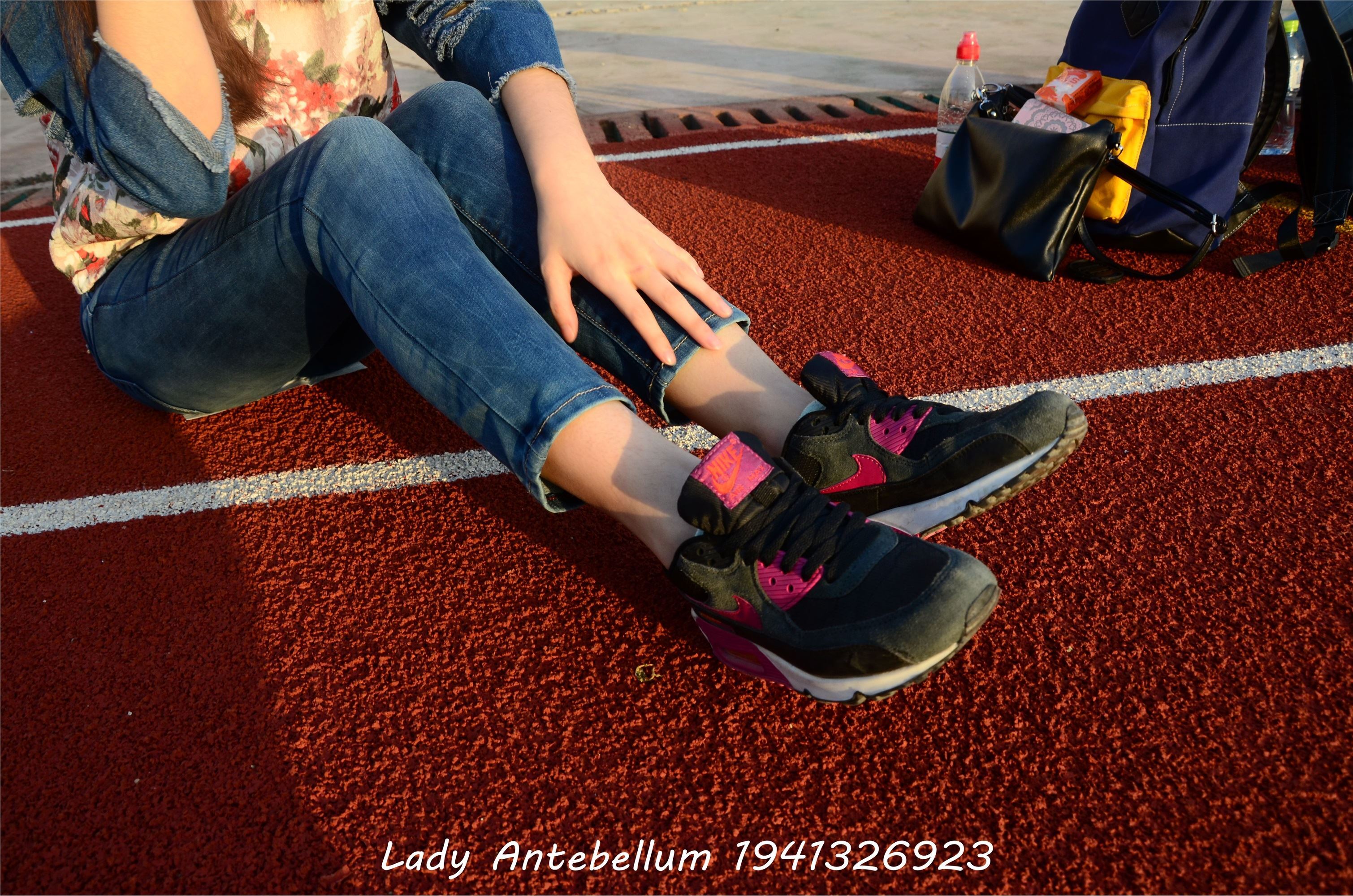 战前女神  恋足美腿棉袜女神级摄影套图 072