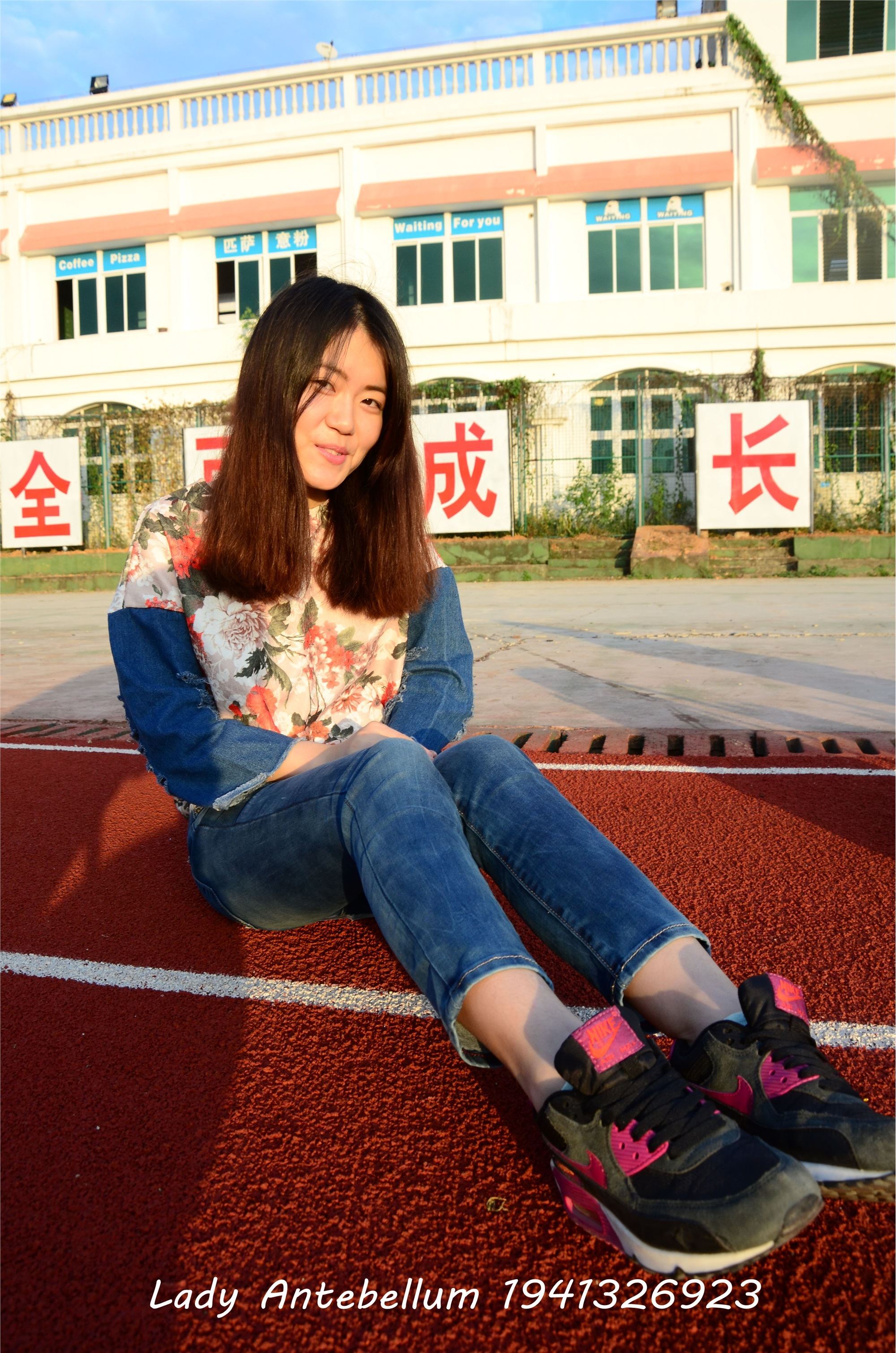 战前女神  恋足美腿棉袜女神级摄影套图 072