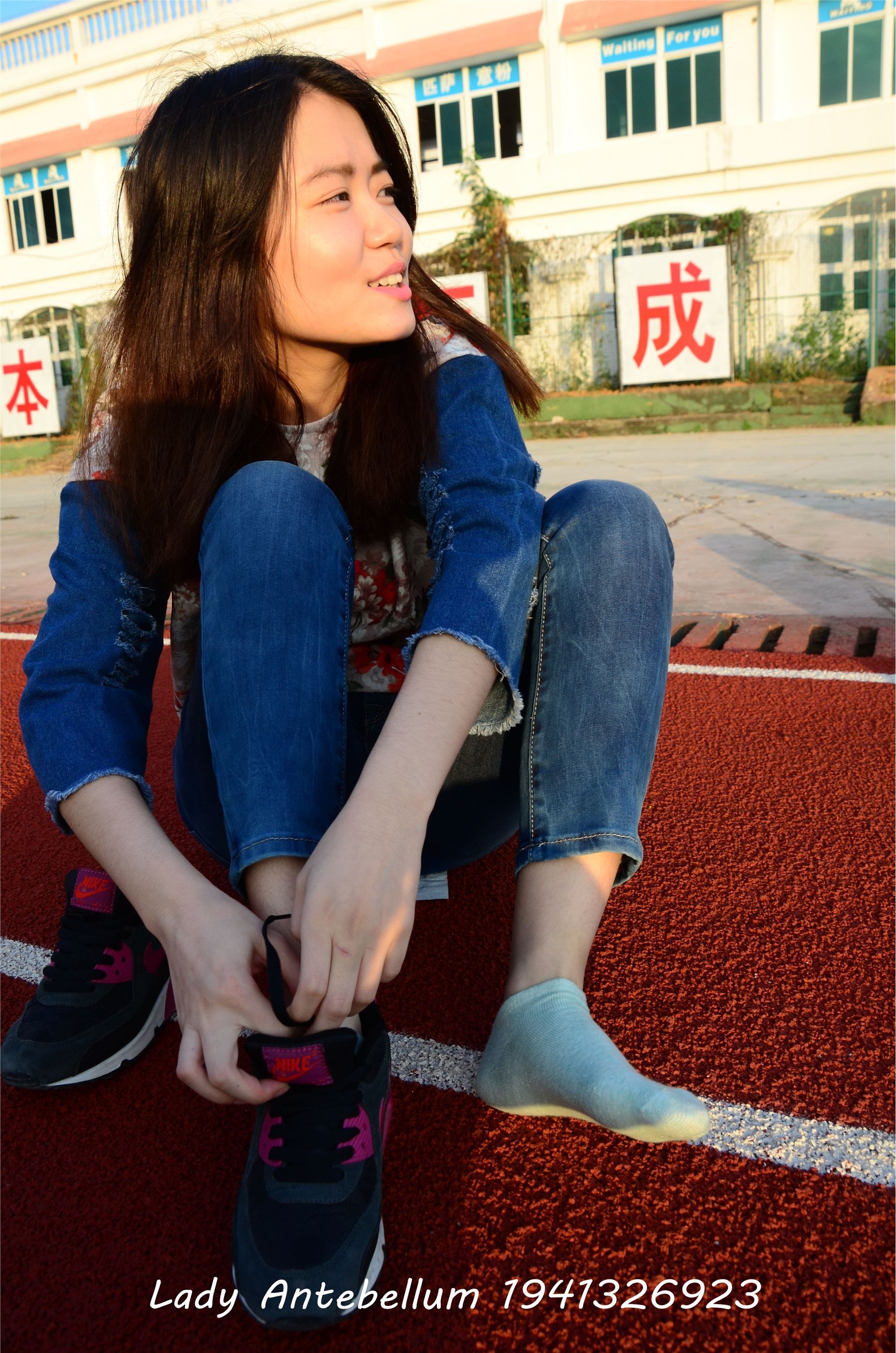 战前女神  恋足美腿棉袜女神级摄影套图 072