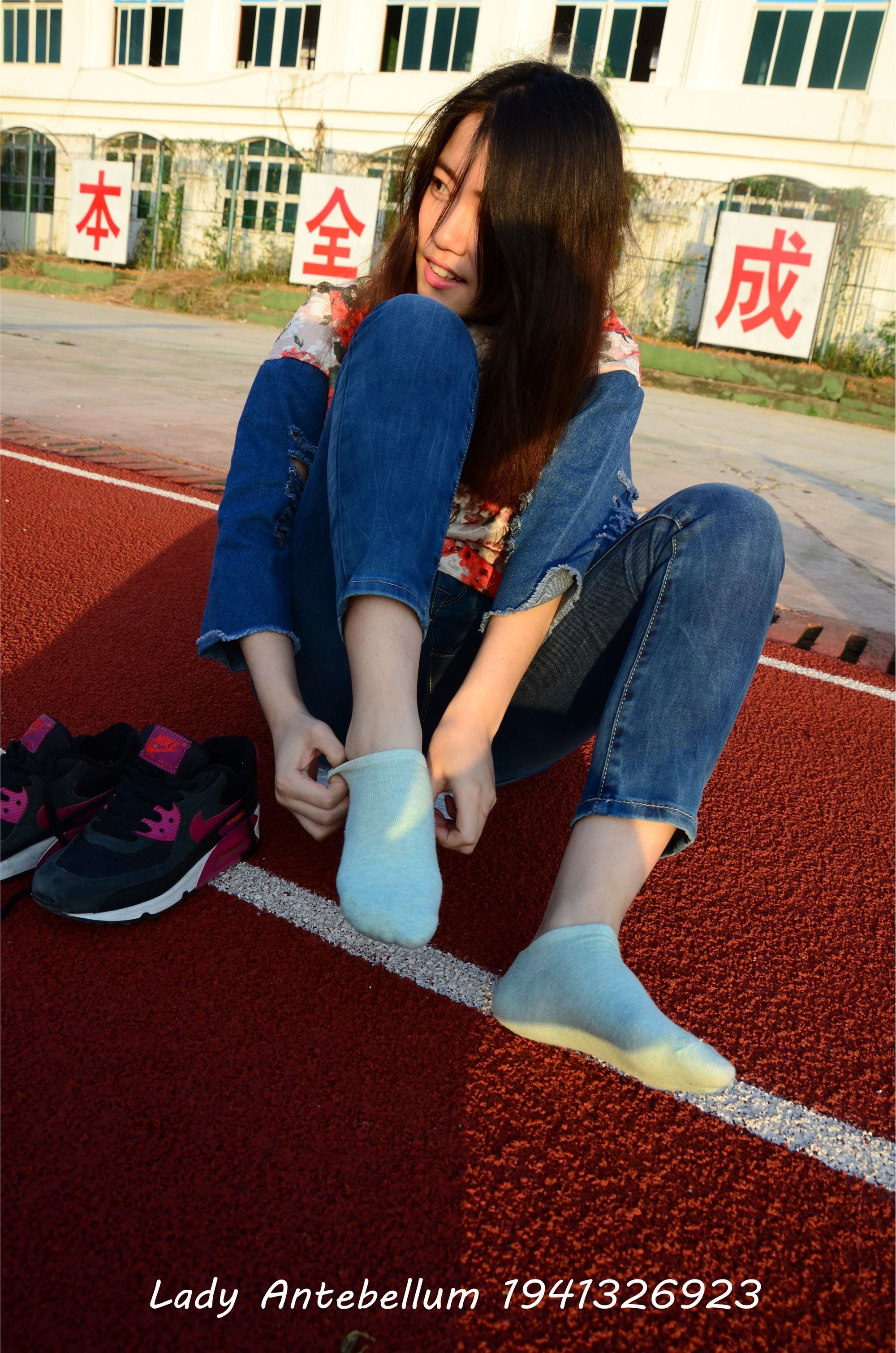 战前女神  恋足美腿棉袜女神级摄影套图 072