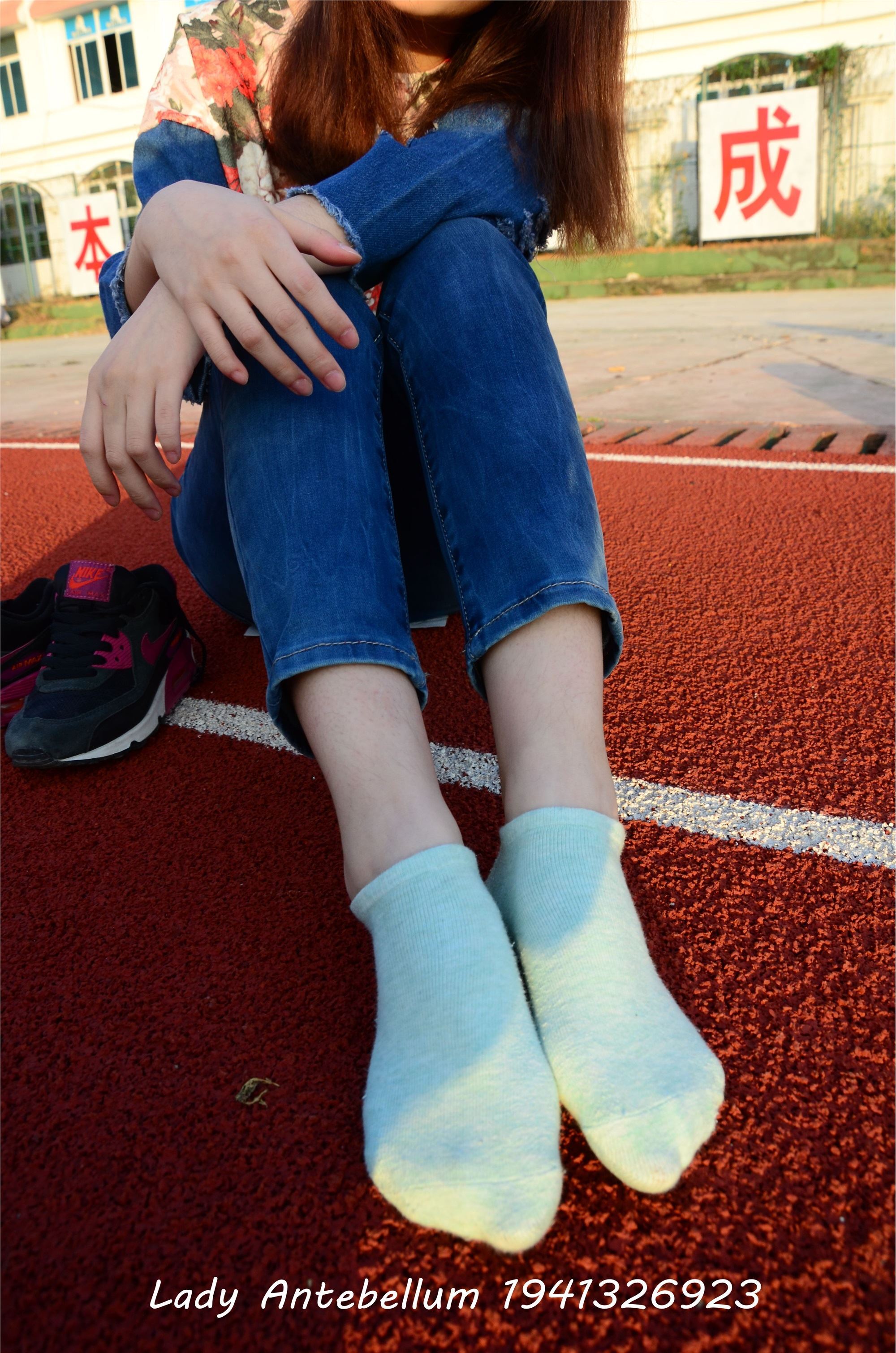 战前女神  恋足美腿棉袜女神级摄影套图 072