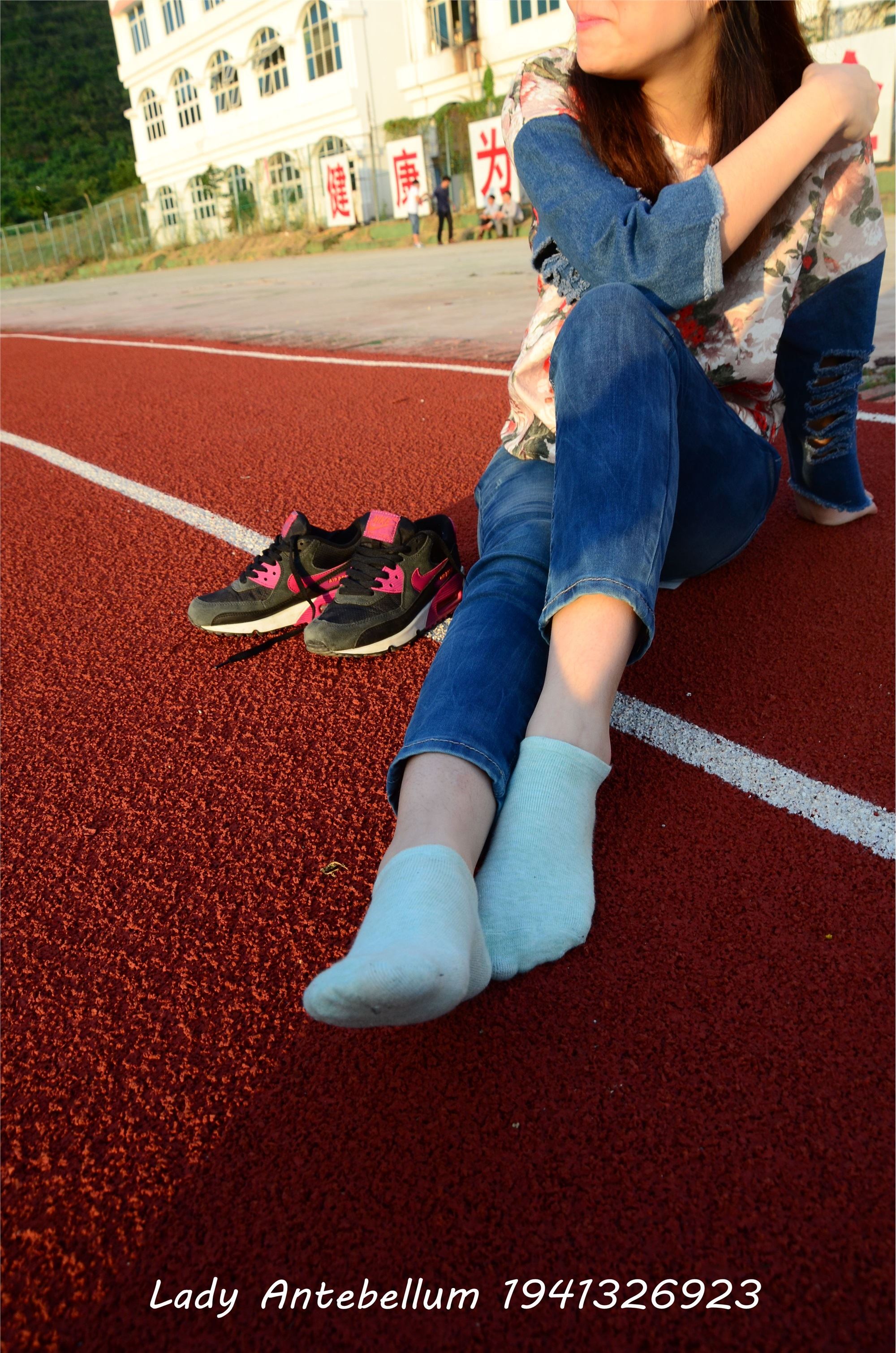 战前女神  恋足美腿棉袜女神级摄影套图 072